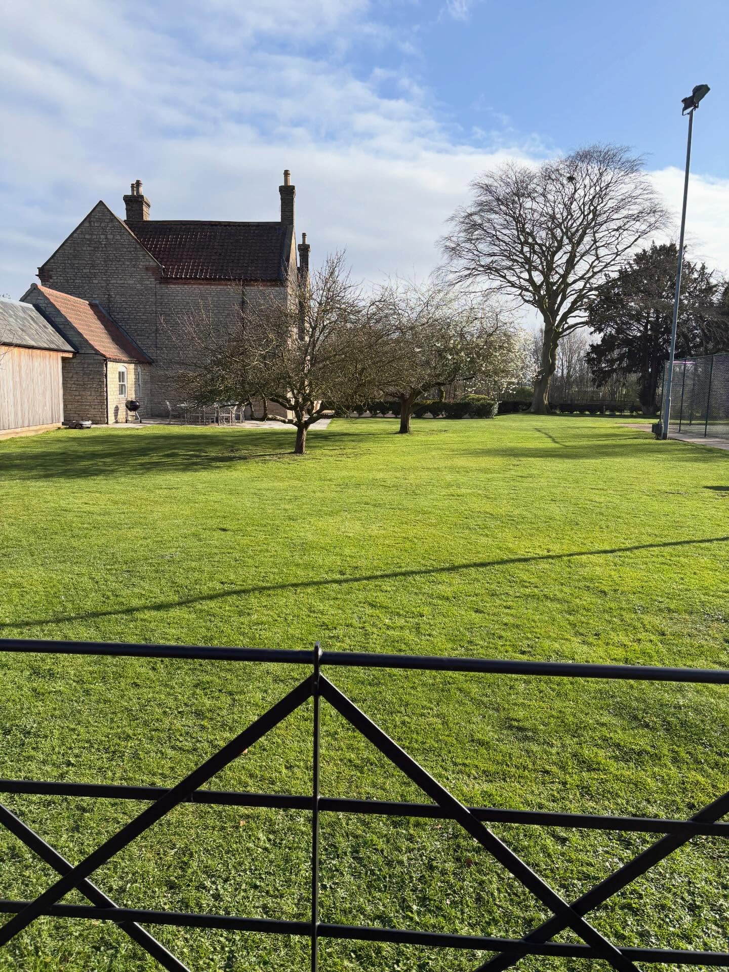 Grass cut and tennis court pressure washed ready for our next guests arriving this afternoon. #holidaylets #lincolnshireholidaylet #lincolnshire