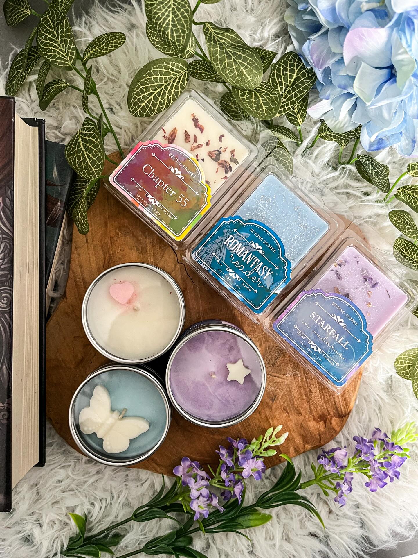 Q; Welke Romantasy raad jij aan iedereen aan? 👀
Just asking for a friend… 🙄
.
.
.
#romantasy #chapter55 #velaris #bookishcandles #acotar