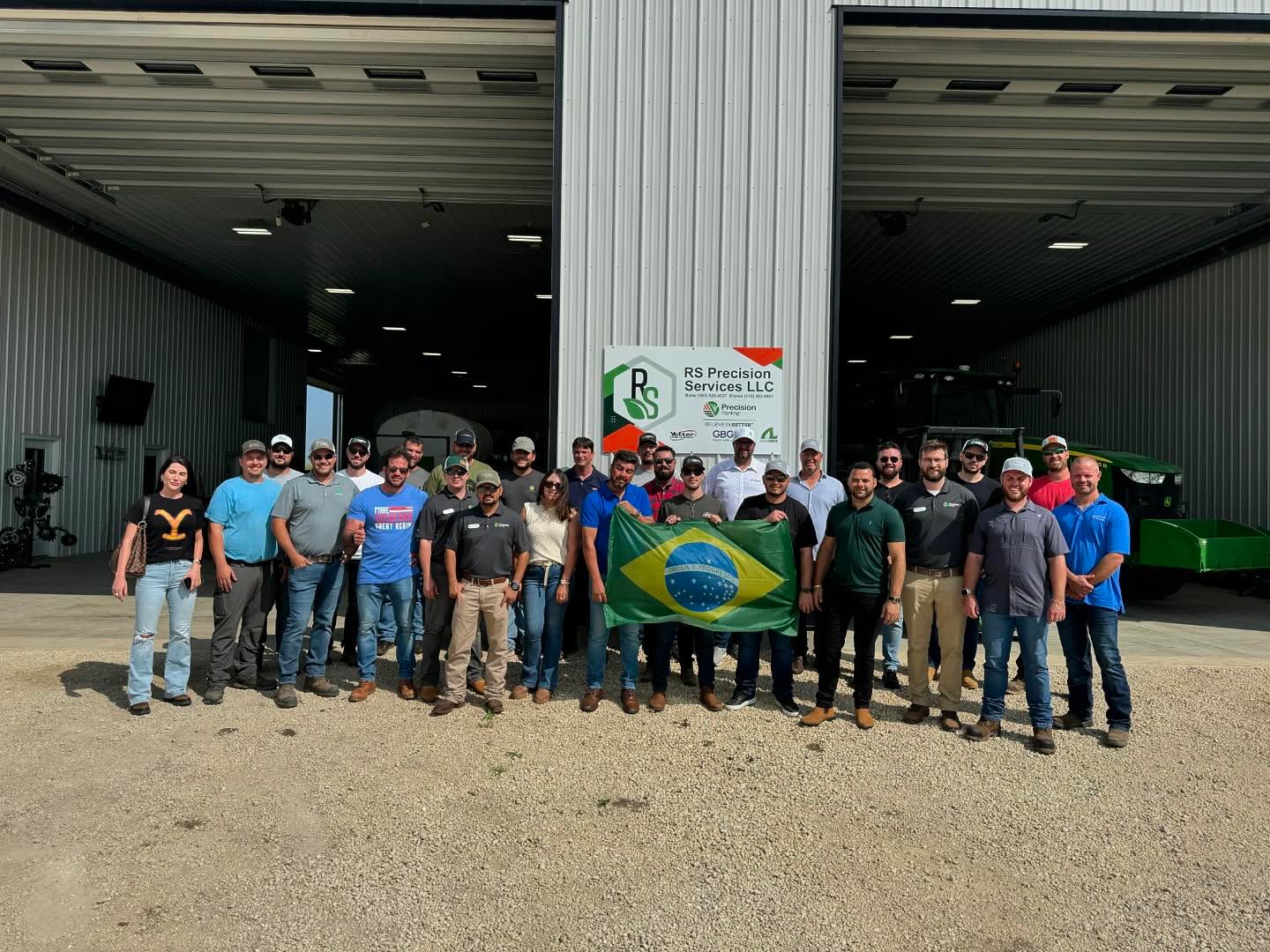 We are very honored to have growers and dealers from Brazil to our shop today! We spent time talking about what we do at our business, agronomy, what Brazil agriculture operates like, and the differences between our cultures in agriculture. We welcome you back any time and we enjoyed the conversation.