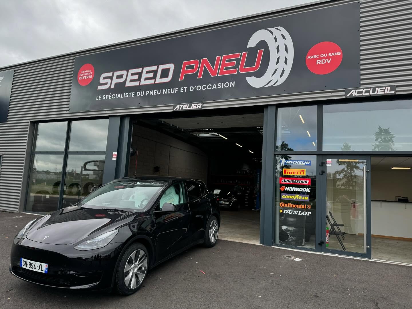 255/45 R19
#tesla #teslamodels #teslamotors
69 AVENUE DE CORBEIL
77350 Le Mee sur Seine