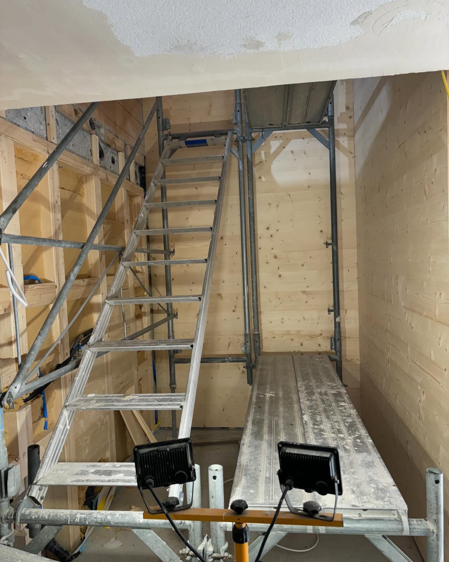 #juonag #castellibau #altbausanierung #holzarbeiten #wasgibtesneues #innenausbau #riedererfenster #hartmannarchitekten