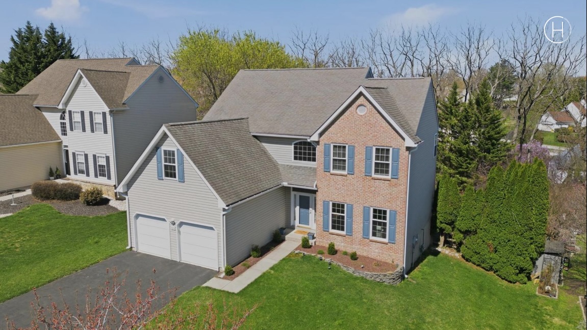 NEW in Newark, Delaware
Comfort, style, and standout upgrades come together in this beautifully maintained home in the sought-after Hunters Ridge community.
✨ Why you’ll love it:
• 4 spacious bedrooms + 2.5 bathrooms
• Bright, open layout perfect for everyday living & entertaining
• Brand new gourmet kitchen (2024) with modern finishes
• Spacious living areas filled with natural light
• Primary suite with ample closet space + private ensuite bath
• Finished walk-out basement with new LVP flooring
• Wet bar with sink + wine fridge—perfect for hosting
• Dual outdoor spaces with upper Trex deck + lower patio
• Built-in deck lighting for relaxing evenings
• Newer HVAC system for added peace of mind
Enjoy a beautifully landscaped setting just minutes from parks, shopping, and everything Newark has to offer—perfect for entertaining and everyday comfort.
📍 Open House:
Saturday, April 11
2:00PM - 4:00PM
📲 Ready to tour or want more details? DM us for the full property link!
Proudly listed by Kristin Plummer
Crown Homes Real Estate
o. 302-504-6147
683 Yorklyn Rd #C
Hockessin, DE 19707
#delawarerealestate #delawarehomes #newarkde