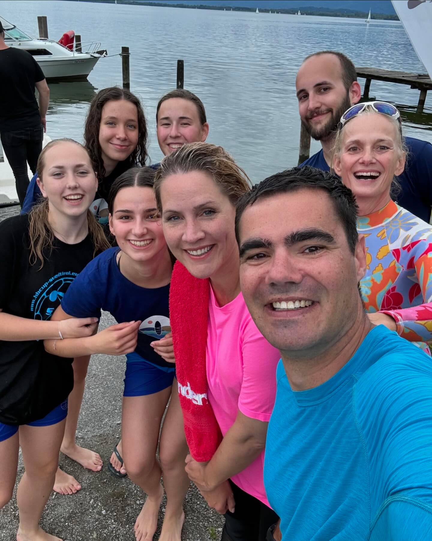Was macht TV-Moderatorin und Reisejournalistin @judith_rakers bei uns an der Station? Hast du einen Tipp?
Die Auflösung gibt es im Oktober im 📺. Wann und wo - stay tuned!
#SUP #standuppaddle #standuppaddling #stehpaddeln #judithrakers #stand_up_paddle #chiemsee #chiemseechiemgau #chiemseemomente #prienamchiemsee #chiemseeslpenland