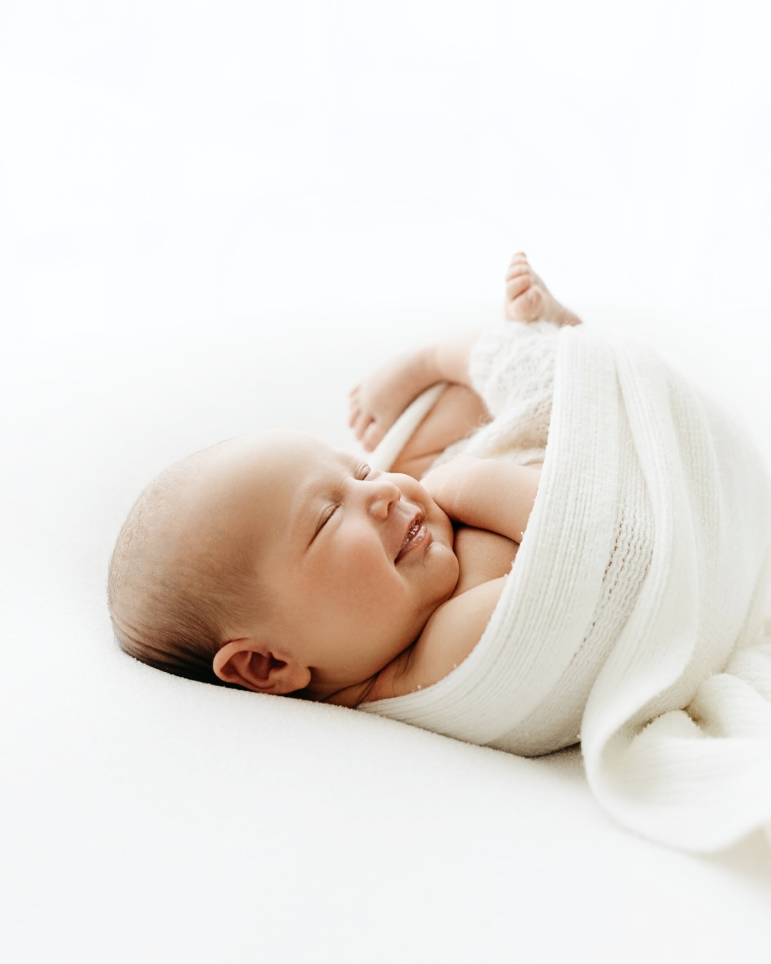 So excited to share snaps of this baby girl. I think she loved her shoot as much as her big brother loves her… sooo much. Swipe to see them 🥹🥹. Too cute + that smile!
8 days new, Daisy 🌼
-
#brisbanefamilyphotographer
#brisbanenewbornphotographer
#brisbanematernityphotographer
#newbornphotography
#newbornphotographerbrisbane