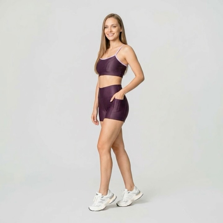 Fluir é sobre leveza, movimento e confiança ✨
O Conjunto Adri traduz exatamente isso: um design clássico com detalhes que valorizam o corpo e acompanham você em cada passo — do treino à rotina.
Com modelagem que abraça, bolsos funcionais e um caimento impecável, ele é a prova de que conforto e sofisticação podem (e devem) caminhar juntos.
Porque quando você se sente bem no que veste… tudo flui 🤍
Essa é a essência da nossa nova coleção FLUIR.
#TrendFitness #ColeçãoFluir #ModaFitness #LookDoDia #FitnessComEstilo