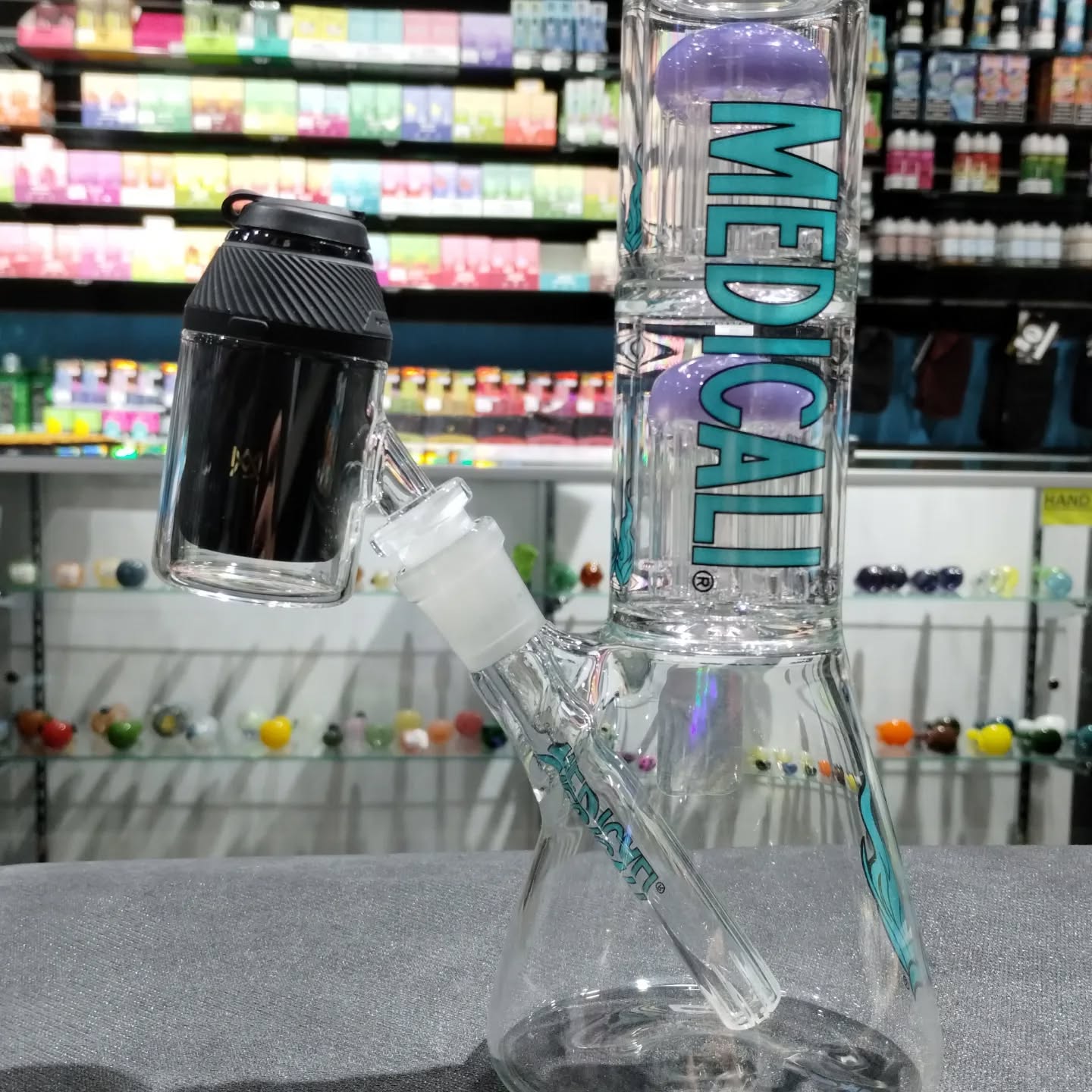 Have a piece you wish you could use your @puffco Proxy with? Well never fear. Use any 45° or 90° piece with the new @mjarsenal Proxy attachments or keep it classy with their Proxy bubbler! Available at all locations. #heychief #glassart #boroart #glassforsale #borosilicate #glassofig #glassporn #ballerstatus #instagood #dallas #texas #localglass #dallasdabfam #girlswhosmoke #love #photooftheday #followme #dabbersdaily #highsociety #handmade #keepitchronic #710society #needsahome #bhombingamerica #theglasshousetx #heychiefpassthatshit
#puffco #proxy #mjaresenal