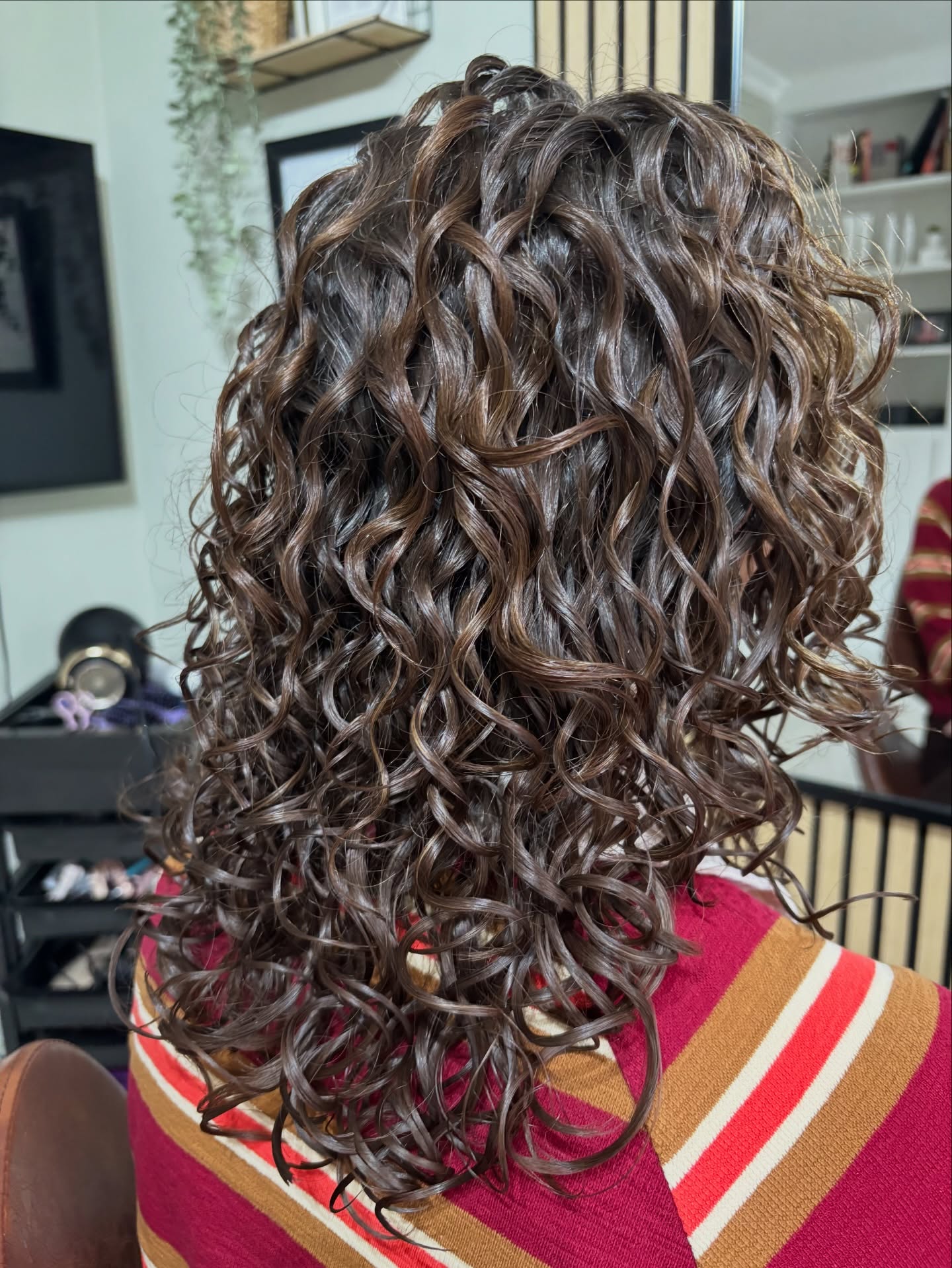 Beautiful transformation for this client. The goal: to bring her hair back to life and find her curl potential #curltransformation #curlygurl #curlspecialist #northernirelandscurlspecialist
