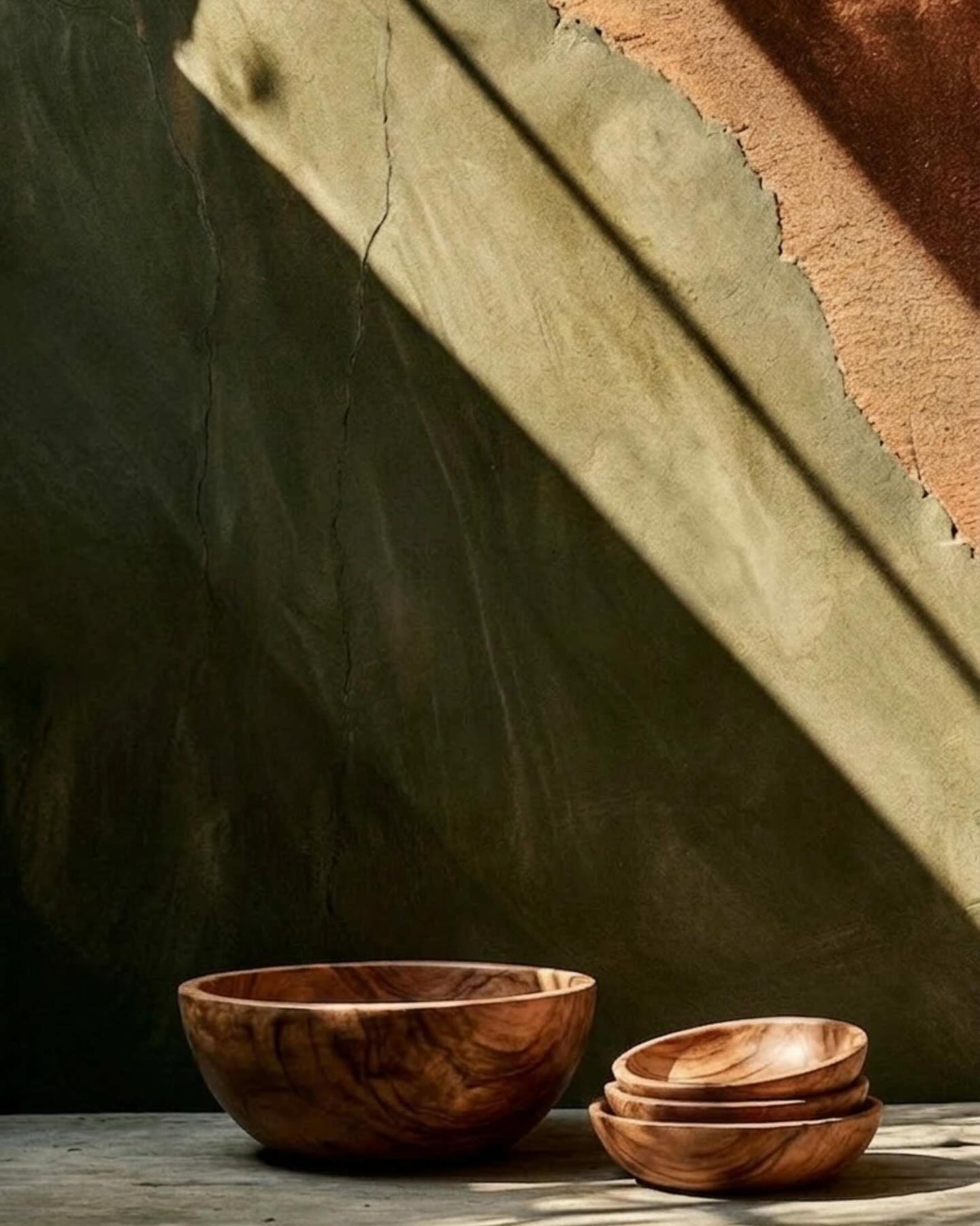 Our mood board for the week: Organic textures, sun-drenched corners, and a house that smells like Oakwood and Amber. What’s the vibe in your home today?