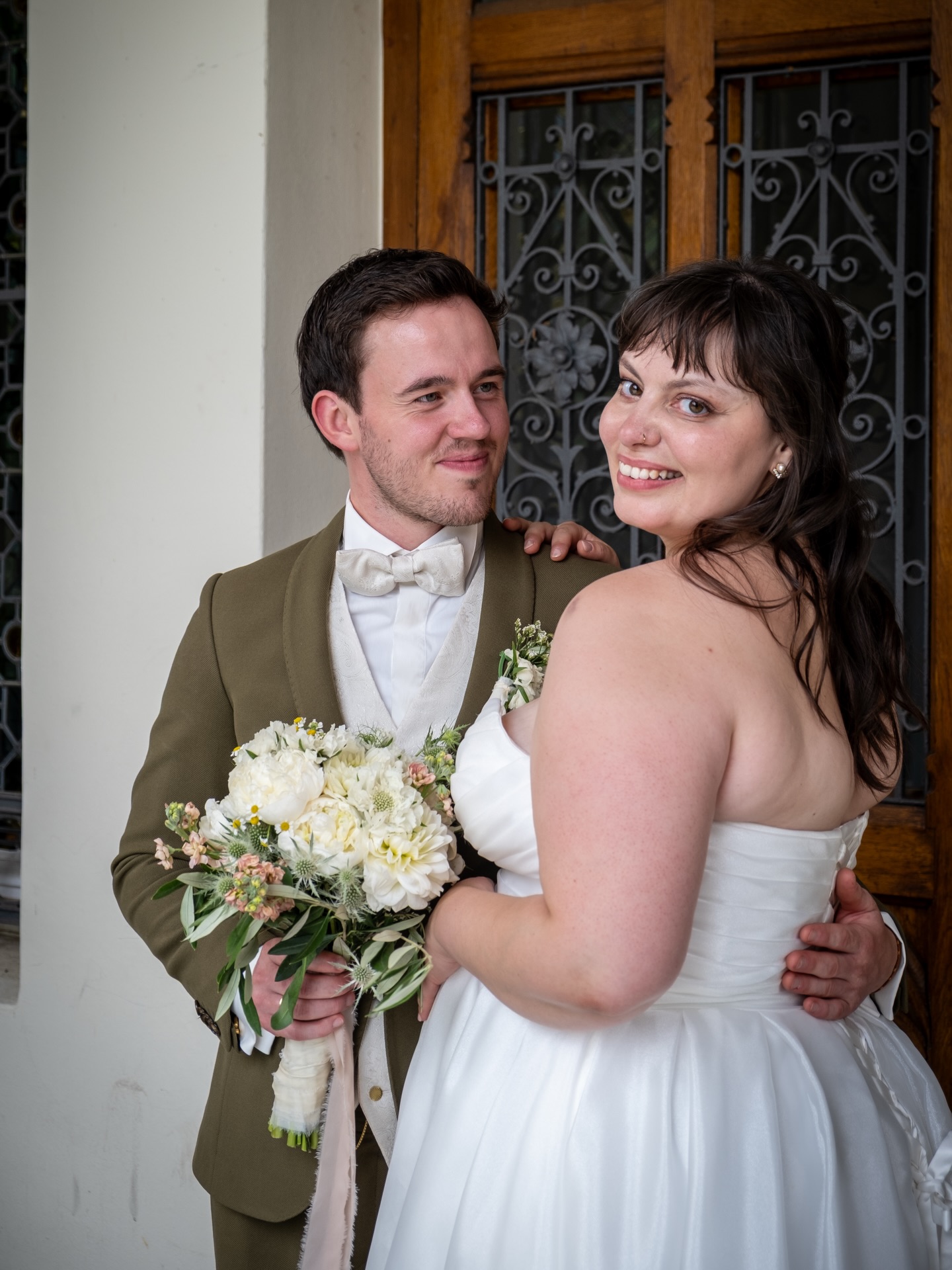 Alexandra & Nils 🤍June 2025
I love when a wedding represents the couple and this one really did in all its details; joy, humor and so much love for God and people 🎉
🇩🇪🇫🇷