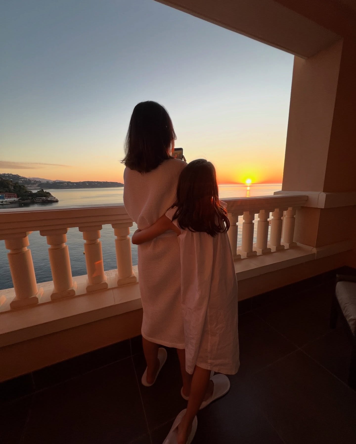 Happy Things: Part IV
I keep an album called “Happy Things” in my phone which I like to revisit if I want to smile!
It’s filled with family, friends and moments which brought me joy. Here are a few I want to share with you 🤍
Would love to hear your thoughts! Please write me in the comments below and let’s keep the conversation going! @kimreartedesantiago
Slide 1. My mom @pascale_rearte and little girl watching the sunrise in the South of France 🌞
2. A memorable trip to Paris 🎈
3. Meditating in a waterfall in Bali 🧘🏻♀️
4. FaceTiming with my little sister 👯
5. Morning Yoga with my girl 👧
6. Getting a drawing at my @magda.laguinge ‘s wedding 🎨
7. Flower arrangements with my girl 🌺
8. My yoga practice = happy place ✨
9. Filming my upcoming podcast Supreme Wellbeing with Kim 🎙️
10. Me as a little girl in a spinning teacup, Disneyland 🫖
10. IMAGINE 🕊️