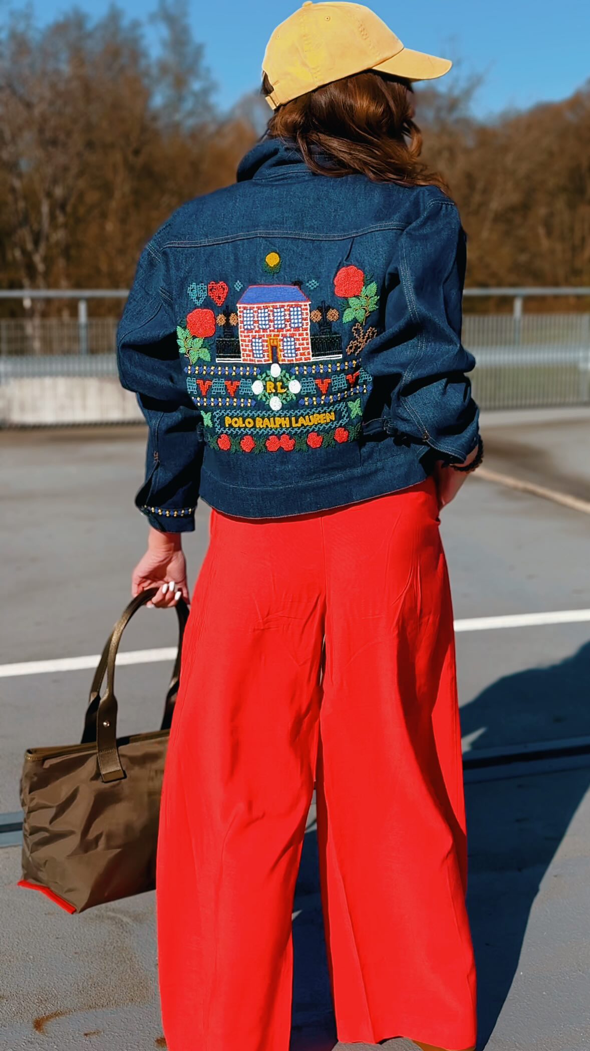 Color therapy, version LOULOU. 😍💛
Une semaine sous le soleil qui commence ici, avec nous ! ☀️
Vous validez ce look ?
#LOULOU #loulouluxembourg #premiumbrand #premiumlook #luxembourg