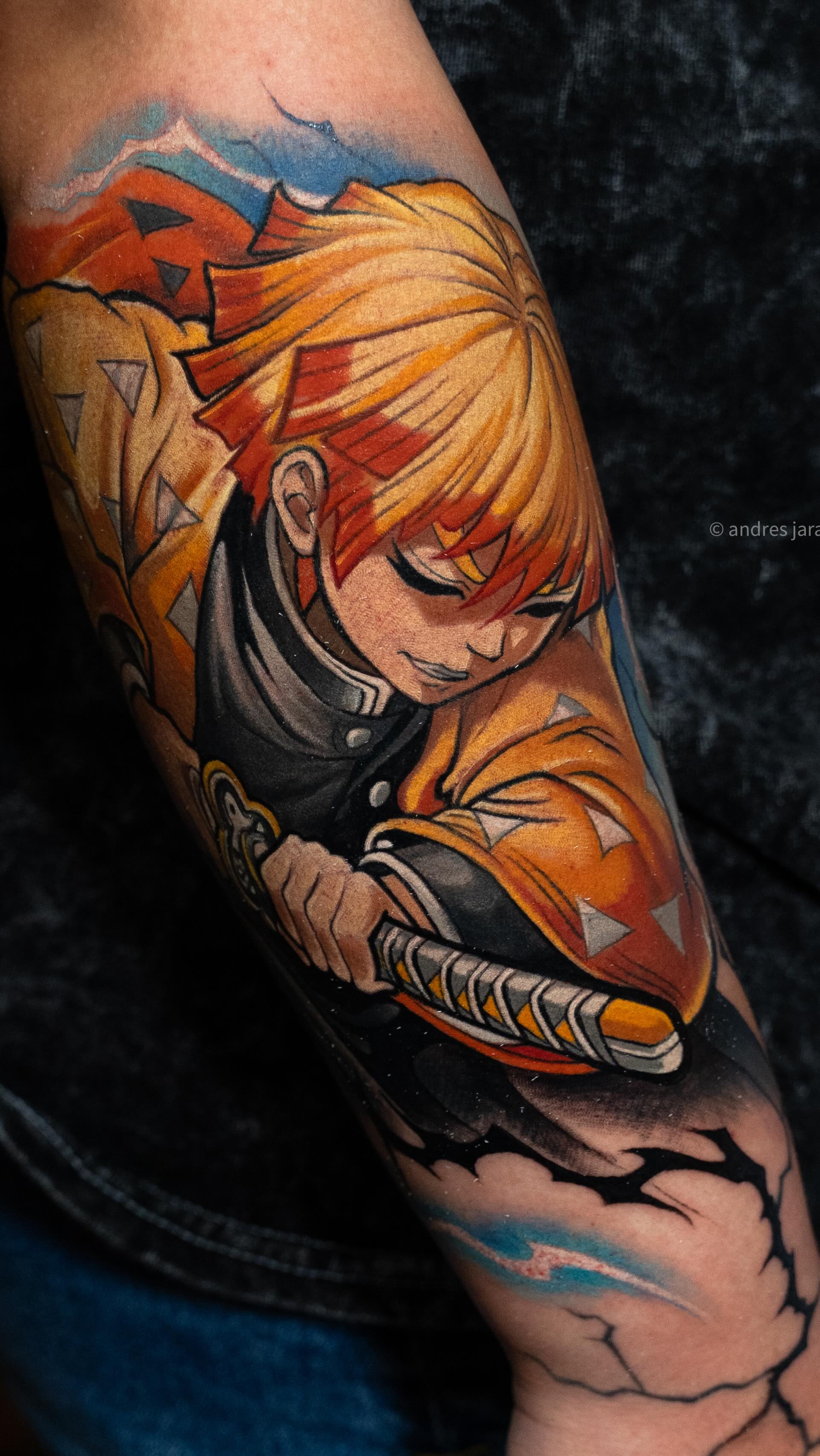 Demon Slayer project at the last minute at @fallensparrowtattoos @worldfamousink @worldfamousinklatam @animeink_con @orlandotattooshow
It’s a style that I’m not used to performing, but that I really liked adapting and doing it in the best way
If you like that type of tattoo, write to me or send me an email to quote your next tattoo
Ajtcotizacion@gmail.com #demonslayer⚔️ #anime #demonslayeredit #demonslayerfanart #tattoo