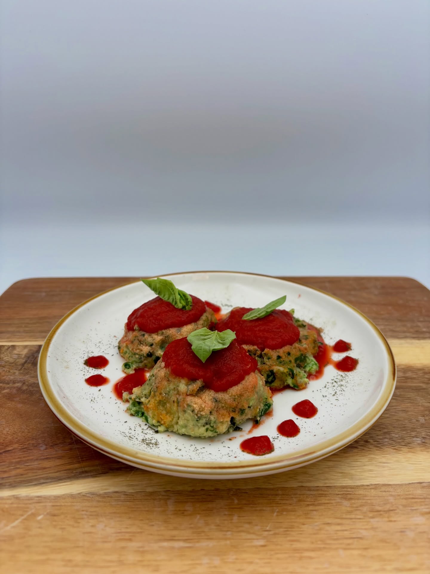 Something new in the kitchen… 🍽️
Come try our Gnudi Toscani — light, delicate, and full of flavor.
It’s one of our new seasonal specials, along with tagliatelle bolognese and verde lasagna.
Stop in and see what’s new.
🕔 Open 5–8PM
#MamaDevechios #EatLocalKY #ItalianDining #DinnerPlans #KentuckyEats