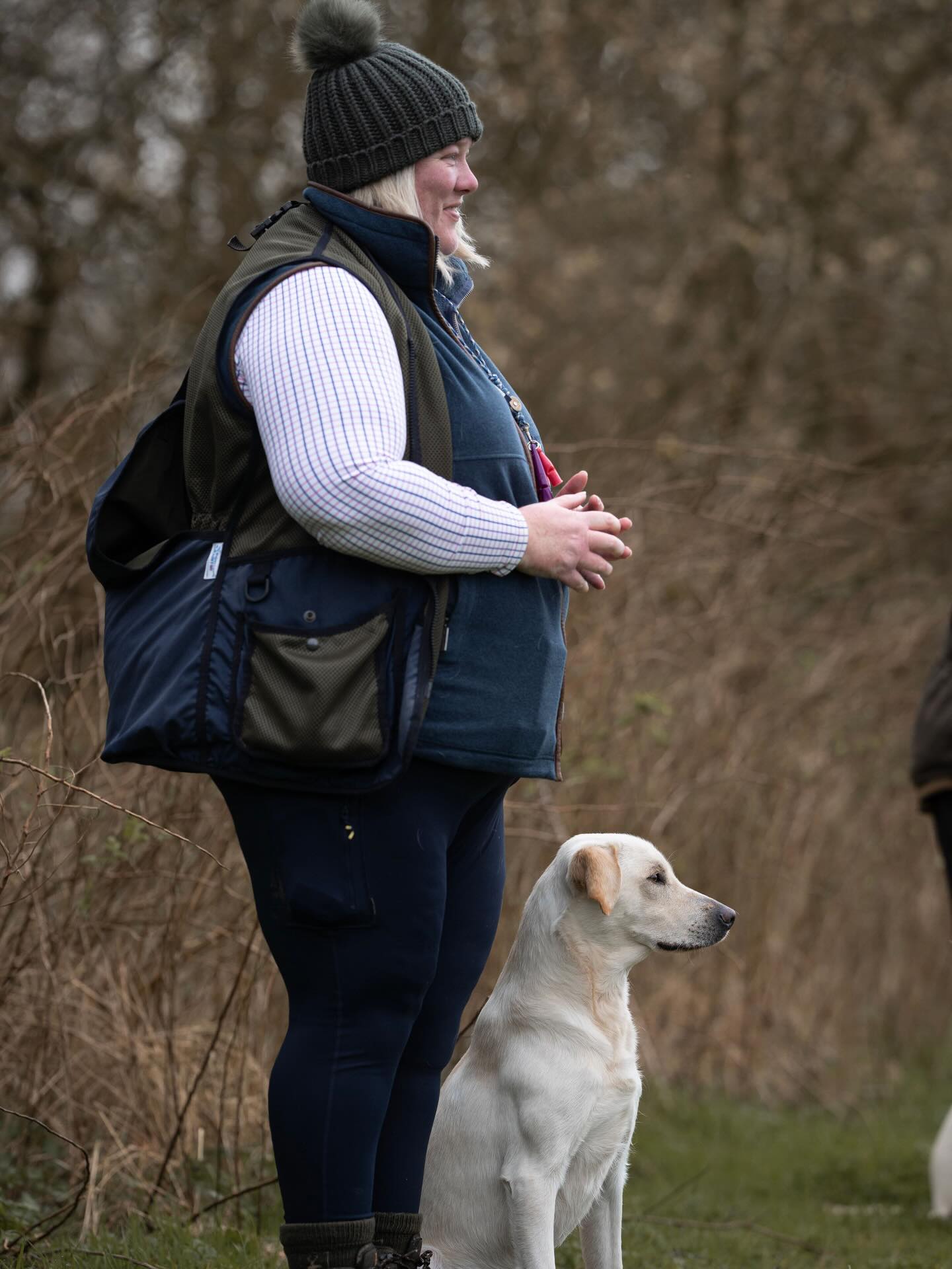 A rare photo of me smiling whilst training 😂 this little dog has been such a pleasure to train. He tries his hardest for me and we are both having plenty fun and adventures along the way 🏴
📸 @hollymccarthyphoto thank you for capturing such lovely moments for us 🔥