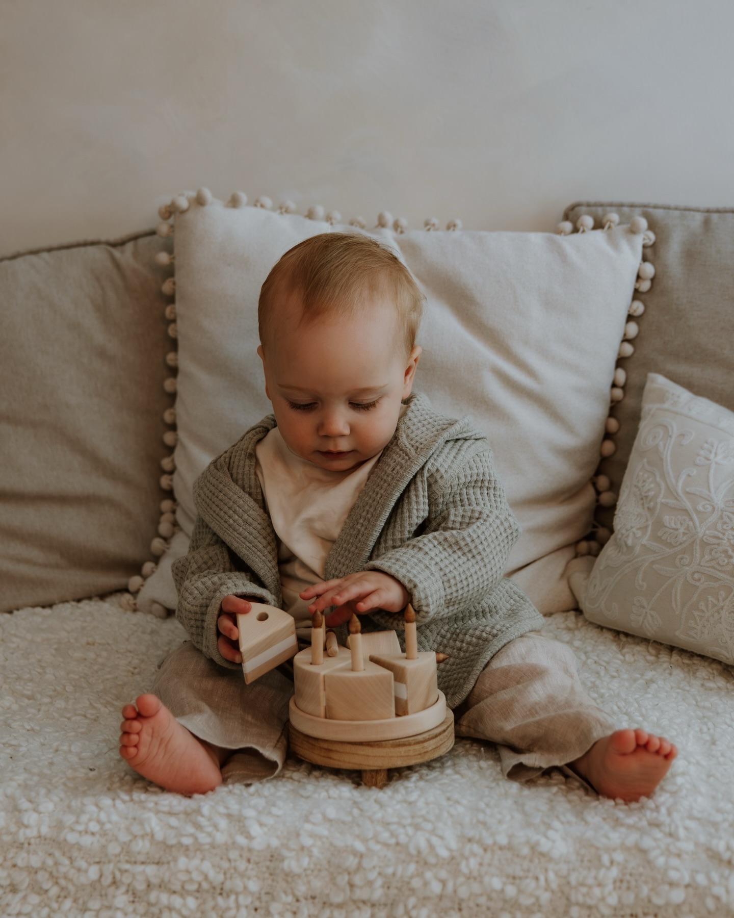 Auburns 1st 🩵
A simple lifestyle session earlier this week but with some wooden cakes added for a calm and candid birthday finale of moments to add to their gallery
Fancy a session? Book your session via the link in my bio. Your sessions can be tailored to your brief after booking (home/outdoors/set up requests).
#familyphotography #hastingsfamilyphotographer #stleonardsonseaistheplacetobe #hastingseastsussex