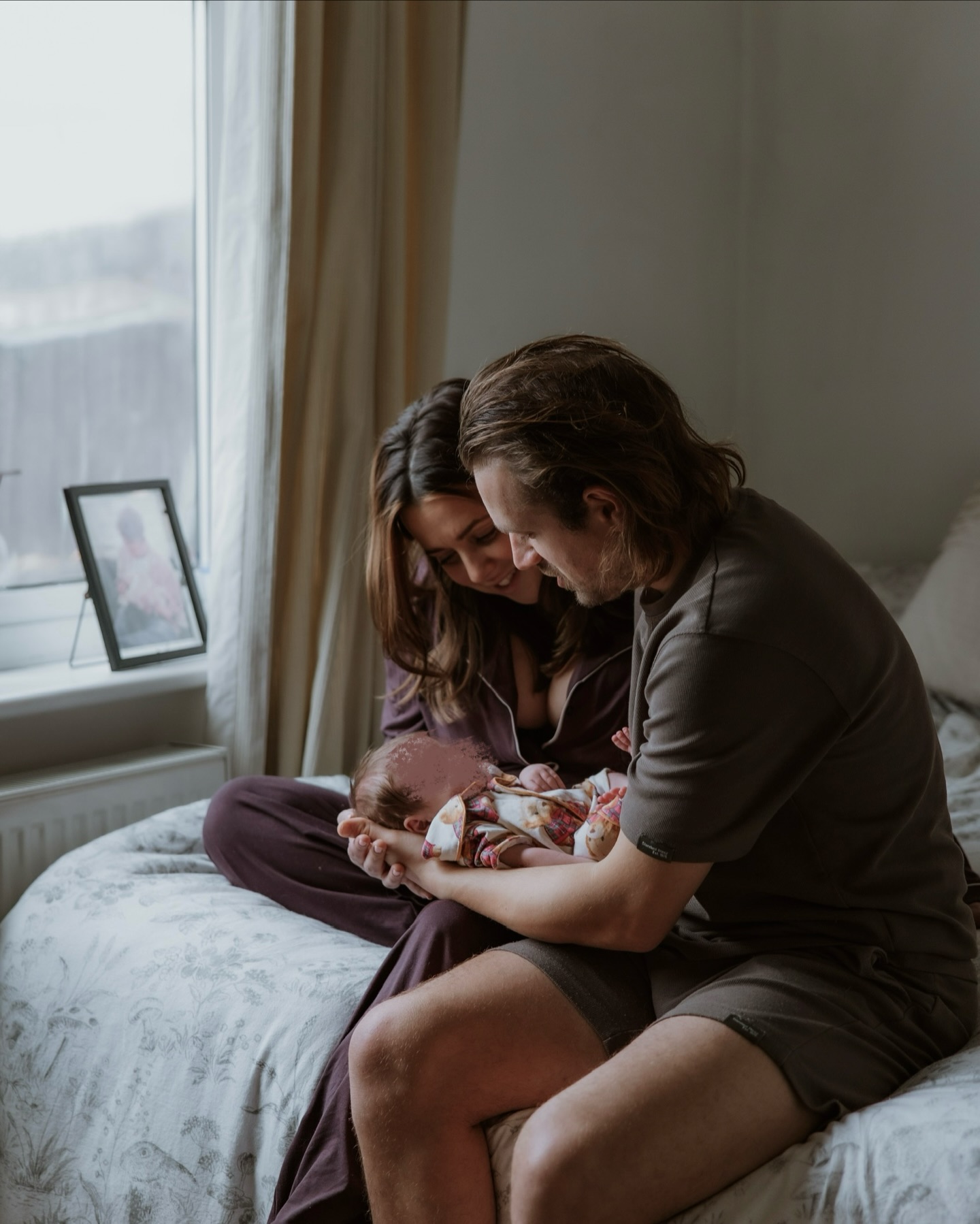 I’m so in love with home sessions… they’re just so precious. No need to worry about packing bags or driving anywhere ❤️ you can just stay in your little bubble where the world passes you by….
It’s really easy to request one too. Once you’ve booked, I’ll send over a short questionnaire where you can share any wishes or ideas ahead of your session including your location preference.
And if you’re booking a newborn session, please don’t worry too much about the perfect date. I have updated the newborn booking link in my bio so please select your due date (don’t worry this is simply provisional), once your little one is here safely, just drop me a message when you feel ready and we’ll confirm the exact date and time together for the photography session which I recommend having within the first 14 days after birth (so we get that adorable newborn curl before their little legs start stretching out) 🤍
Booking link is in my bio 📆
#newbornphotographer #hastingseastsussex #stleonardsonseaistheplacetobe #newbornphotoshoot #newborn homephotoshoot