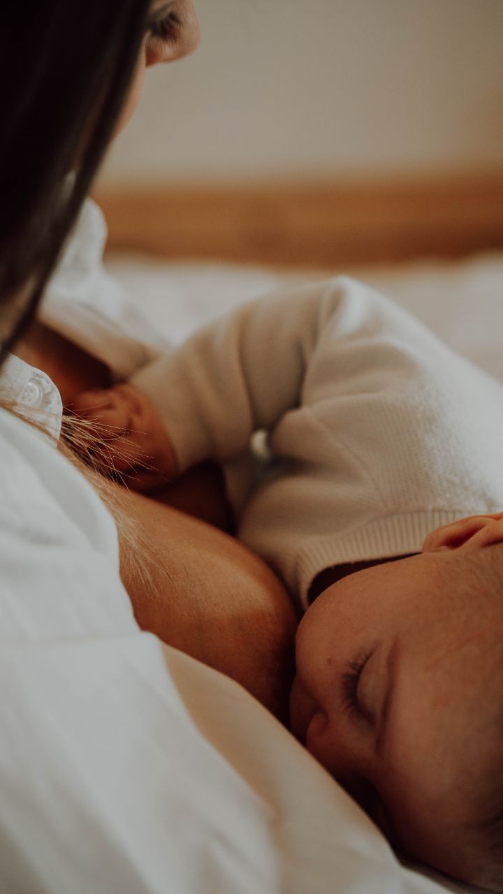 Un moment suspendu… ✨
La douceur d’un instant rien qu’à eux, un lien unique, silencieux, profondément fort.
#allaitement #roanne #photographeroanne #allaitement #photographematernite