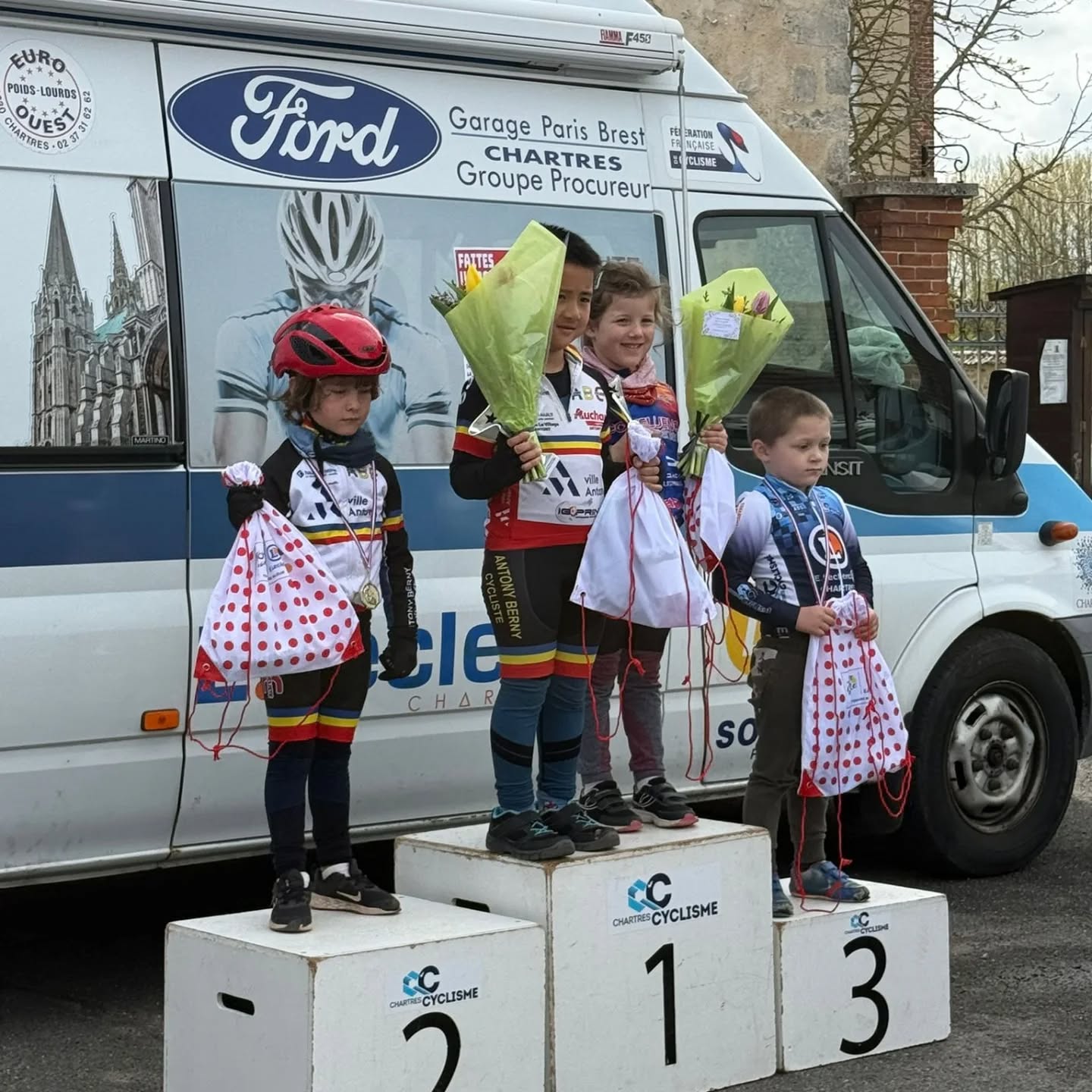 #ABCedv 🟦🟨🟥
En déplacement à Houx (28), l'Ecole de Vélo a fait le plein de podiums.
U7 Isaac Le Dang 🏆 Ruben Vandeweghe 🥈
U9 Chloé Bazet 🏆 Yoram Vandeweghe 🏆
U11 Venice Le Dang 🥉
U13 Gabin Delalandre 🥉
Bravo à toutes et tous pour ces belles performances.