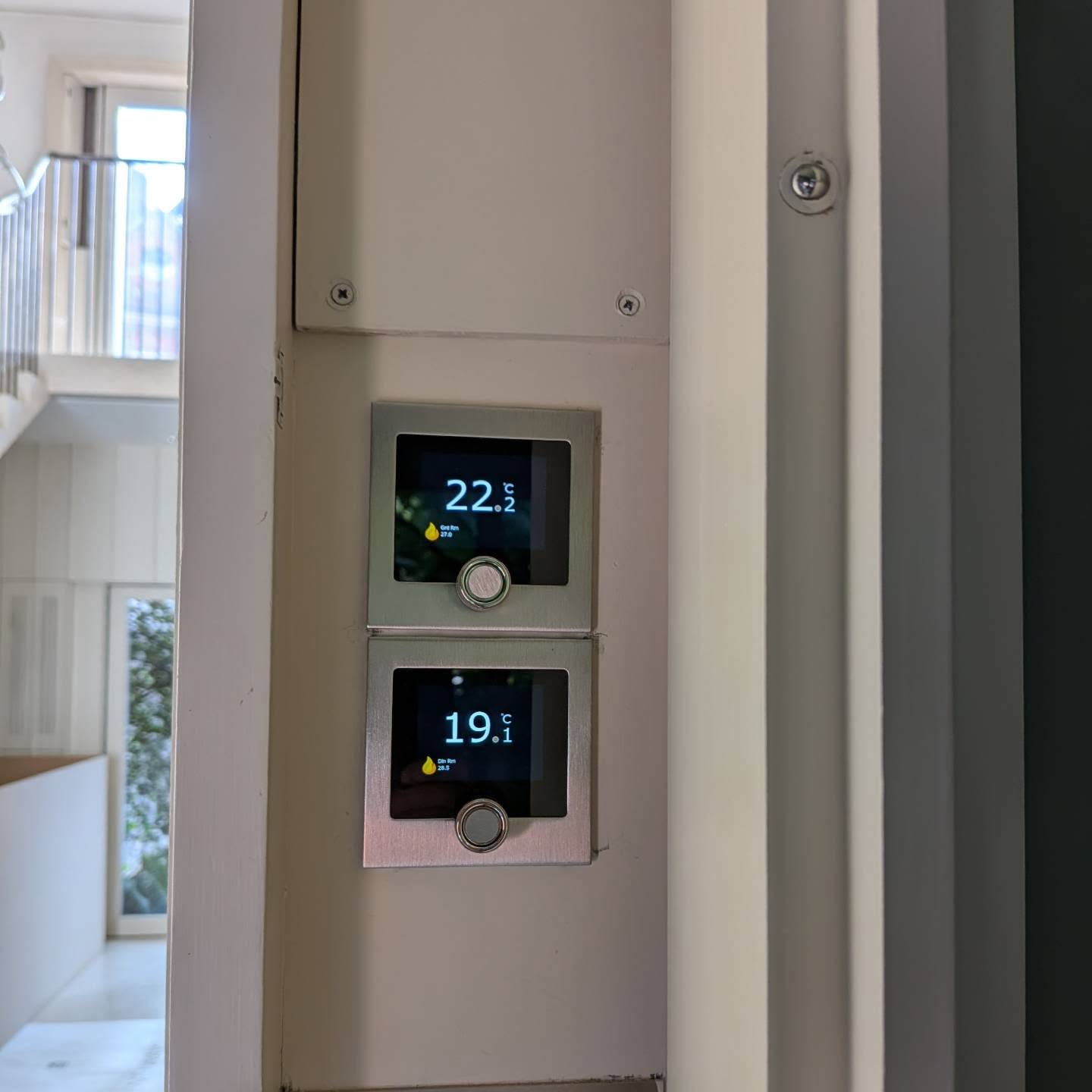 Polar Bear Ursium stats installed in our Chelsea project. They look amazing 🤩. @pbeardesign #interiordesign #heatingcontrols #luxury #smarthome