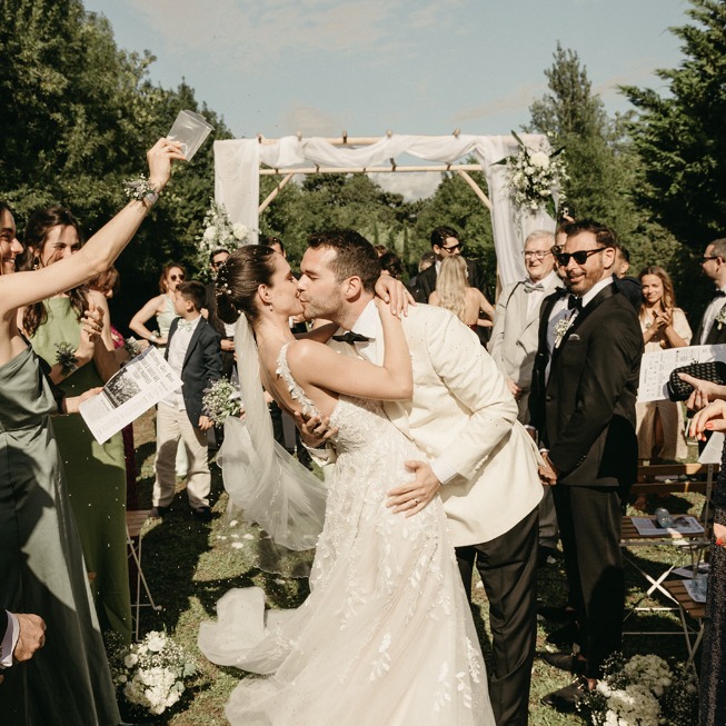 💍 Dire oui dans un cadre chargé d’âme, de charme et d’émotions.
#MariageChic #MariageAuthentique #LaBastideDuRegent #LuxuryWeddingFrance #WeddingDreams