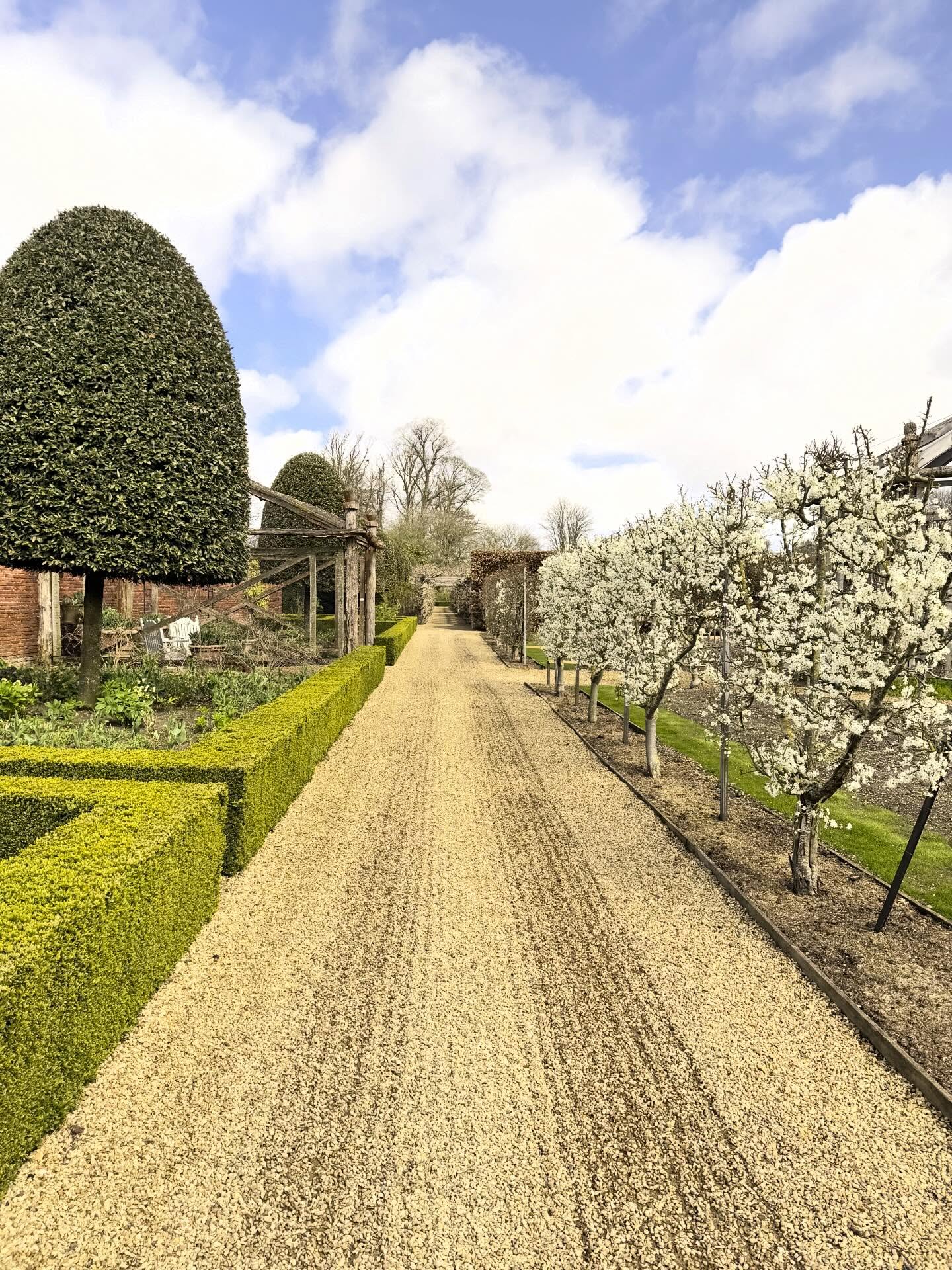 Freshly raked gravel ready for the weekend @houghton_walled_garden