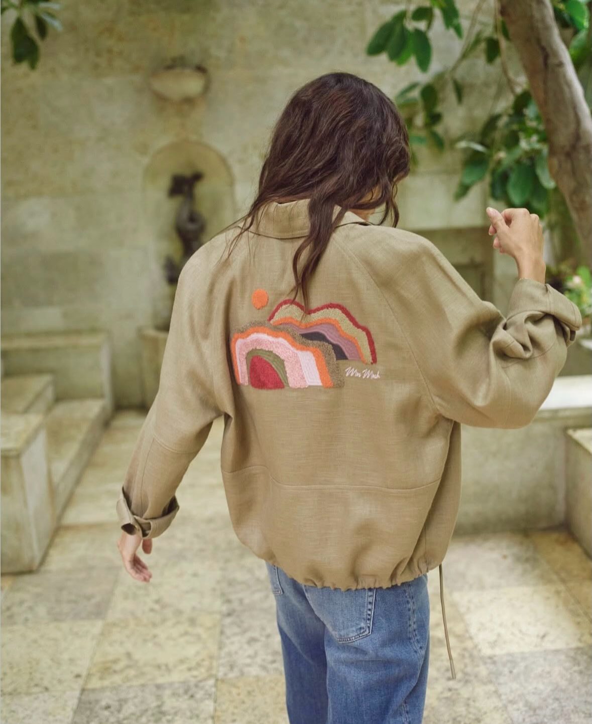 Summer jacket vibes ☀️✨ à la Mos Mosh… Business in the front, party in the back.
#nowinstore #summerjacket #mosmosh #partyintheback #musthave