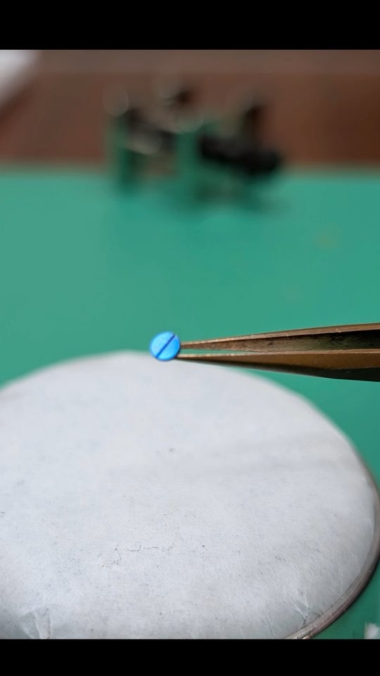 I've been working on a system to achieve an even color when bluing screws. Using a heat plate set to 315° C and a shop made brass plate to evenly distribute heat. The test screw turned out well, so will continue to fine tune temperature and time to blue batches of screws and other steel components together so they all match in color.
#watchmaking #watchmaker #finissage #bluing #screws