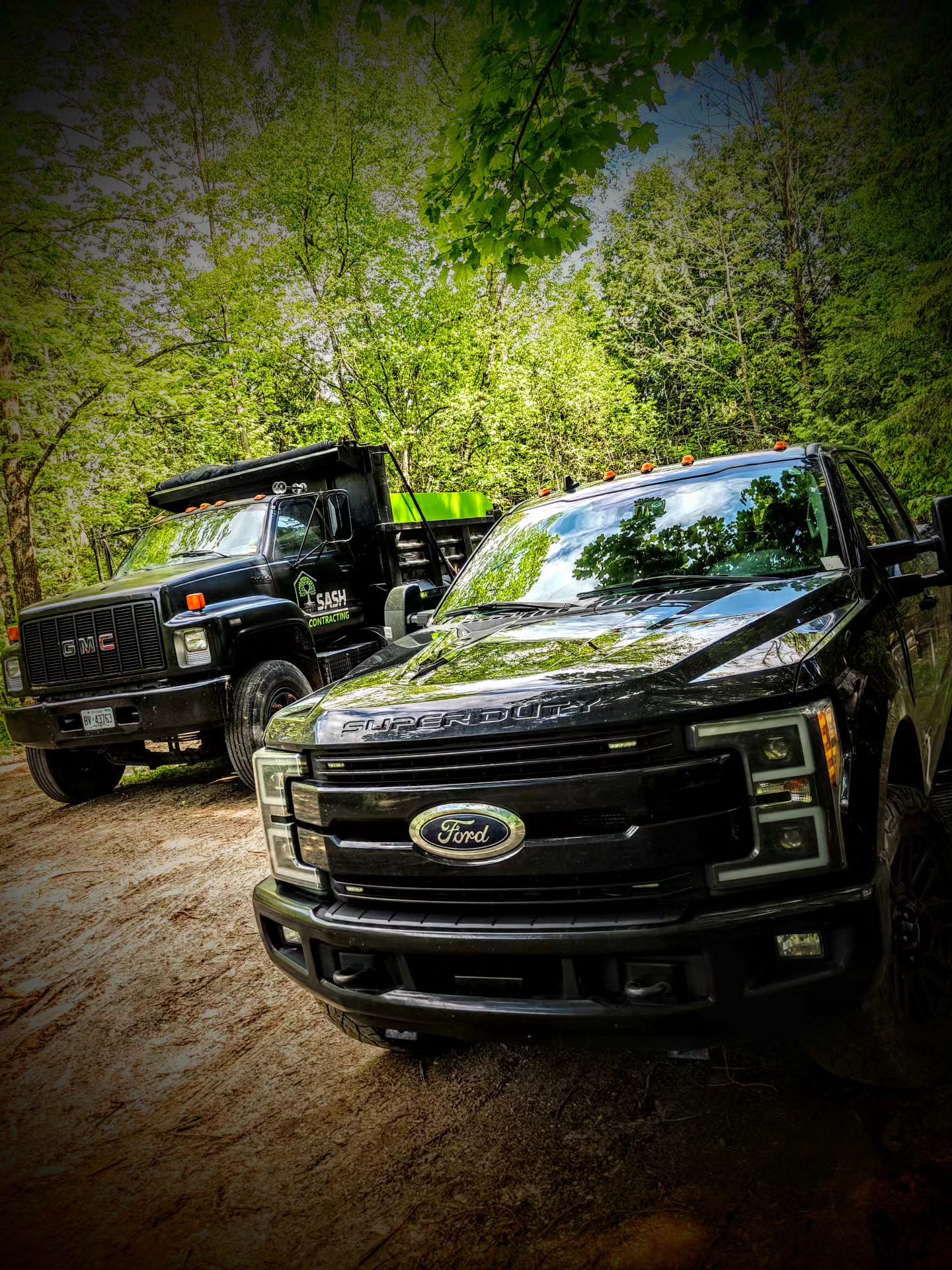 Some truck mods and additions coming soon!
#landscape #ontariocontractors #durhamregion #f250 #superduty #gmc #gmctrucks #contracting_company #worktruck #dumptruck #singleaxle #heavyequipment #superdutynation