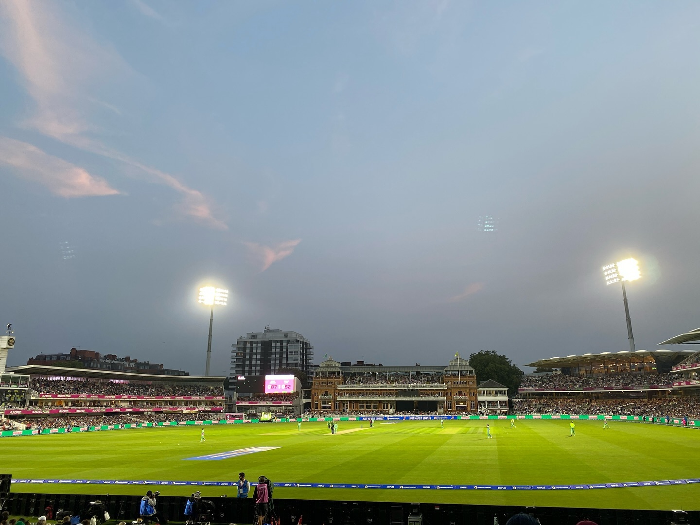 Amazing atmosphere for @thehundred Final at Lords! ๐ Great to meet @sirianward too! ๐ค