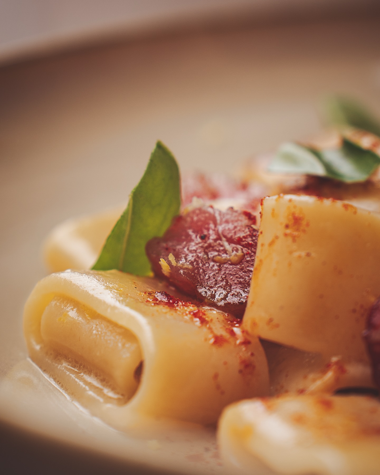 Sapori autentici, vista Lago di Garda 🌅
Da Carlo, ogni piatto è un invito a rallentare e gustare. 🍝✨
Prenota ora il tuo tavolo! 😍
#dacarlo #ristorante #torridelbenaco #pizzeria #lagodigarda