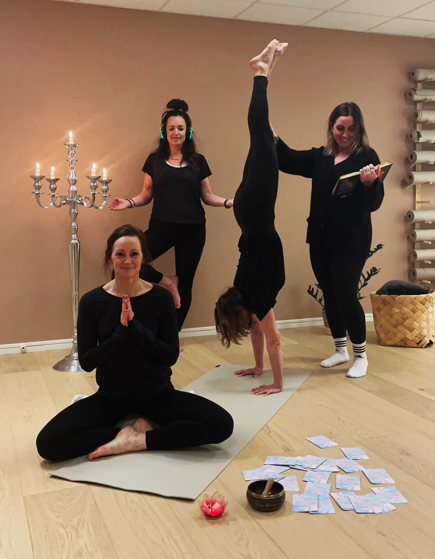 På söndag är det dags - Self care day med det här härliga gänget. Sista dag för anmälan är 7 april!
Reiki är fullbokat men övriga klasser har enstaka platser kvar. All info på hemsidan under event👍