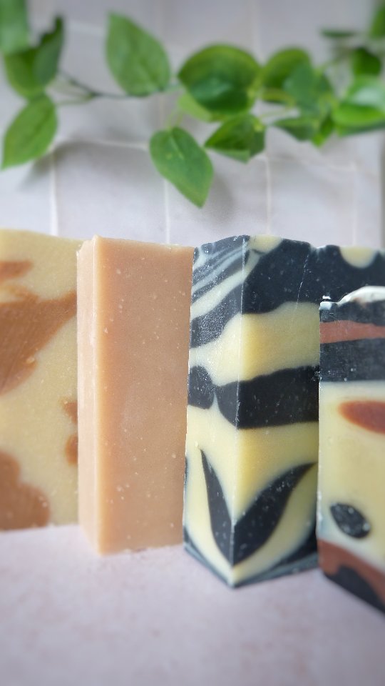 C'est pour TRÈS bientôt !!!
On a jamais été aussi proche du lancement de la collection éphémère "Les Sauvages".
Alors pressée ?
#artisanefrançaise #faitmain #savonnerieartisanale