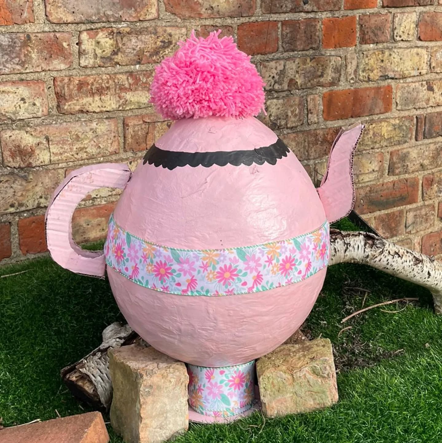 What a great atmosphere today with lots of families & smiling faces taking part in the Rufforth 2026 Easter Egg Hunt.
We were chuffed with 'our little teapot' and to be able to support this fabulous community event. Thank you to all the organisers.
#easter2026
#ᴇᴀsᴛᴇʀᴇɢɢhunt
#communityevents
#coffeeshop