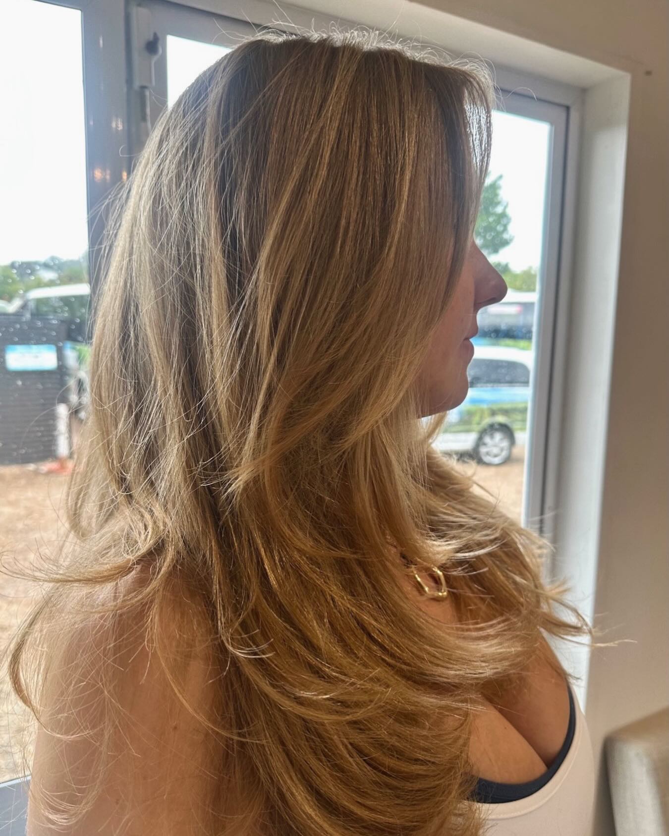 Showing off fresh layers 🫧
(Wash, cut & quick dry perfection) 💕
#yuduyuhairsalon #waihekehairsalon #layershaircut #sustainablesalons #davines