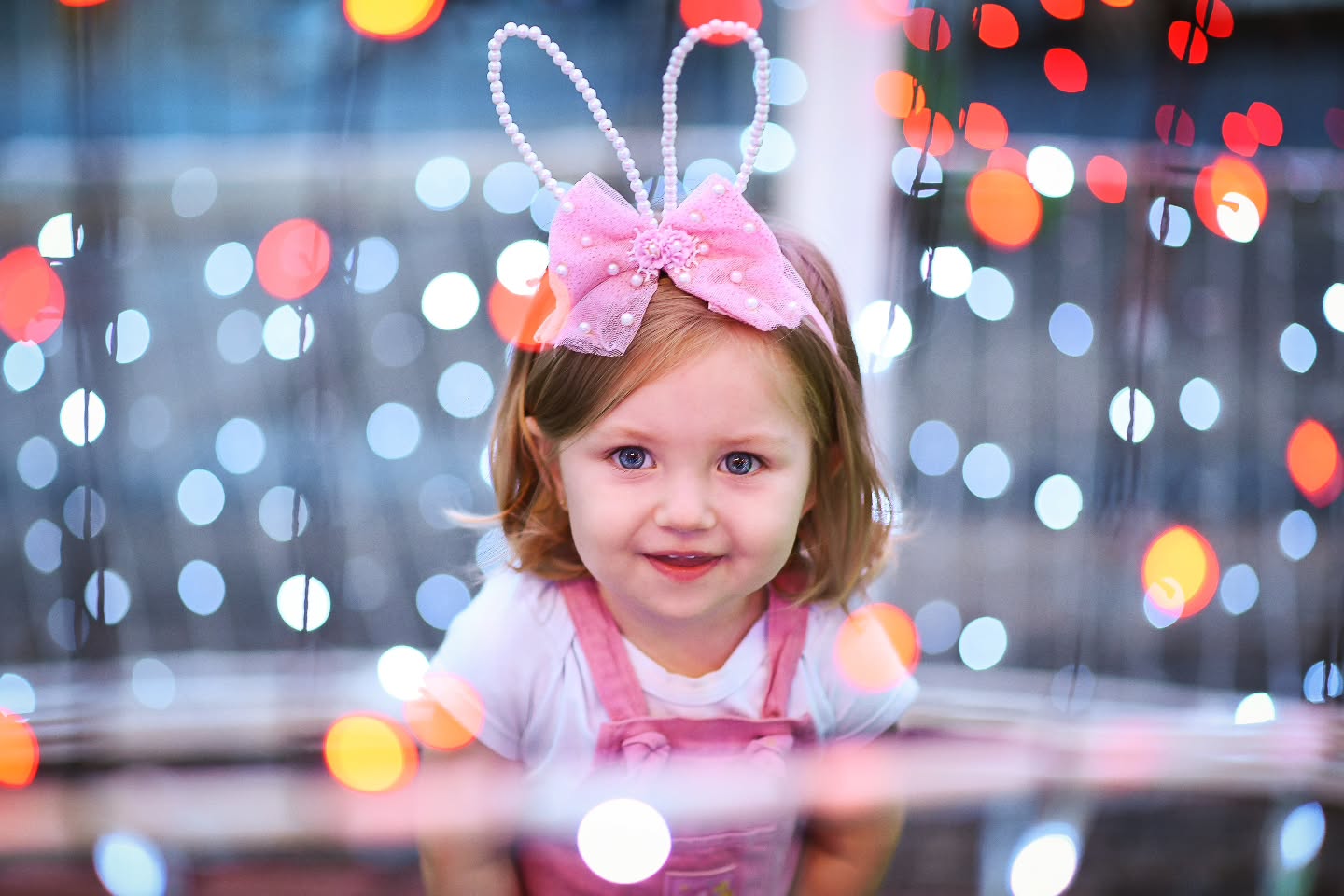 A coelhinha Liz desbravando a decoração de Páscoa de Frederico Westphalen ✨️❤️