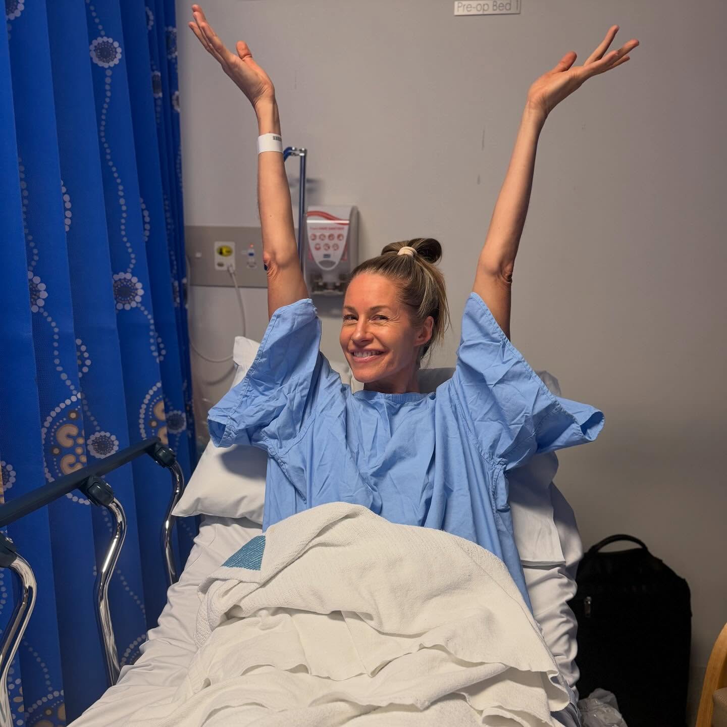 My heartfelt gratitude to everyone for all the love and well wishes this past week. I have been inundated with messages, flowers and gifts and I appreciate every single one of them.
This pics tells a story of me looking completely ready for what was ahead, even playful with my pose pre surgery. The truth is prior to this I was scared and confused, really grieving what I lost. Now post surgery, ready to rehabilitate my knee and make a full recovery. Feeling very grateful for access to medical help and the specialists who performed my surgery.
I have friends and family friends dealing with far greater health challenges which really puts my little hiccup into perspective. Love to anyone who is facing any health challenge ❤️
-
-
-
#healing #recovery #gratefull