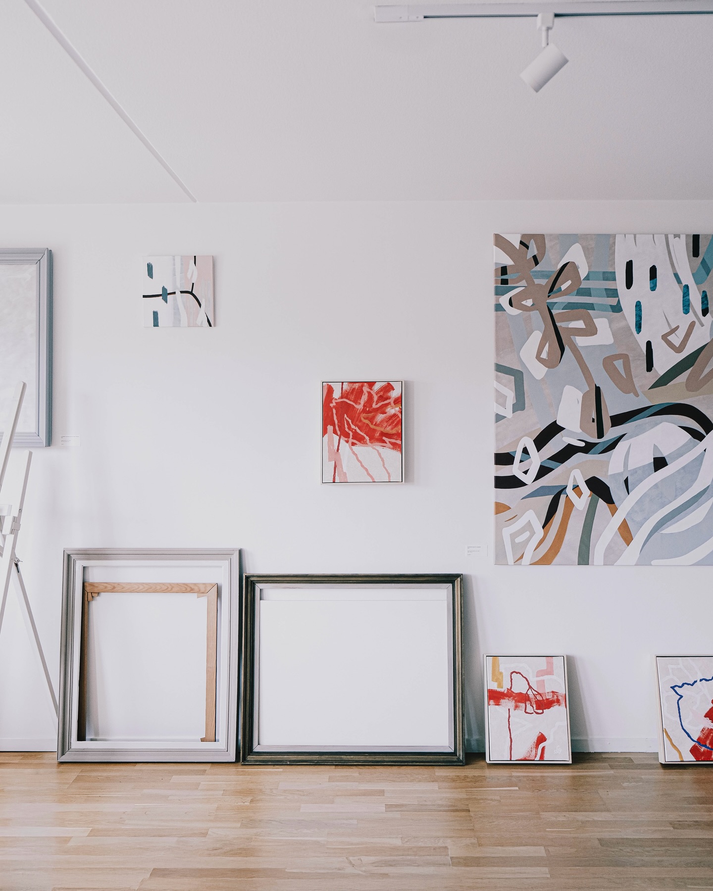 🥀
Crimson Traces in Memory’s Fissures (2026)
Acrylic, oil pastel, and ink on linen
붉은 잔상으로 남겨진 기억의 틈 (2026)
린넨 캔버스에 아크릴, 오일파스텔, 잉크
34 x 43 cm
⠀
⠀
⠀⠀
⠀
⠀
#originalpainting #abstractartwork #artcollector
#koreanpainter #koreanartist