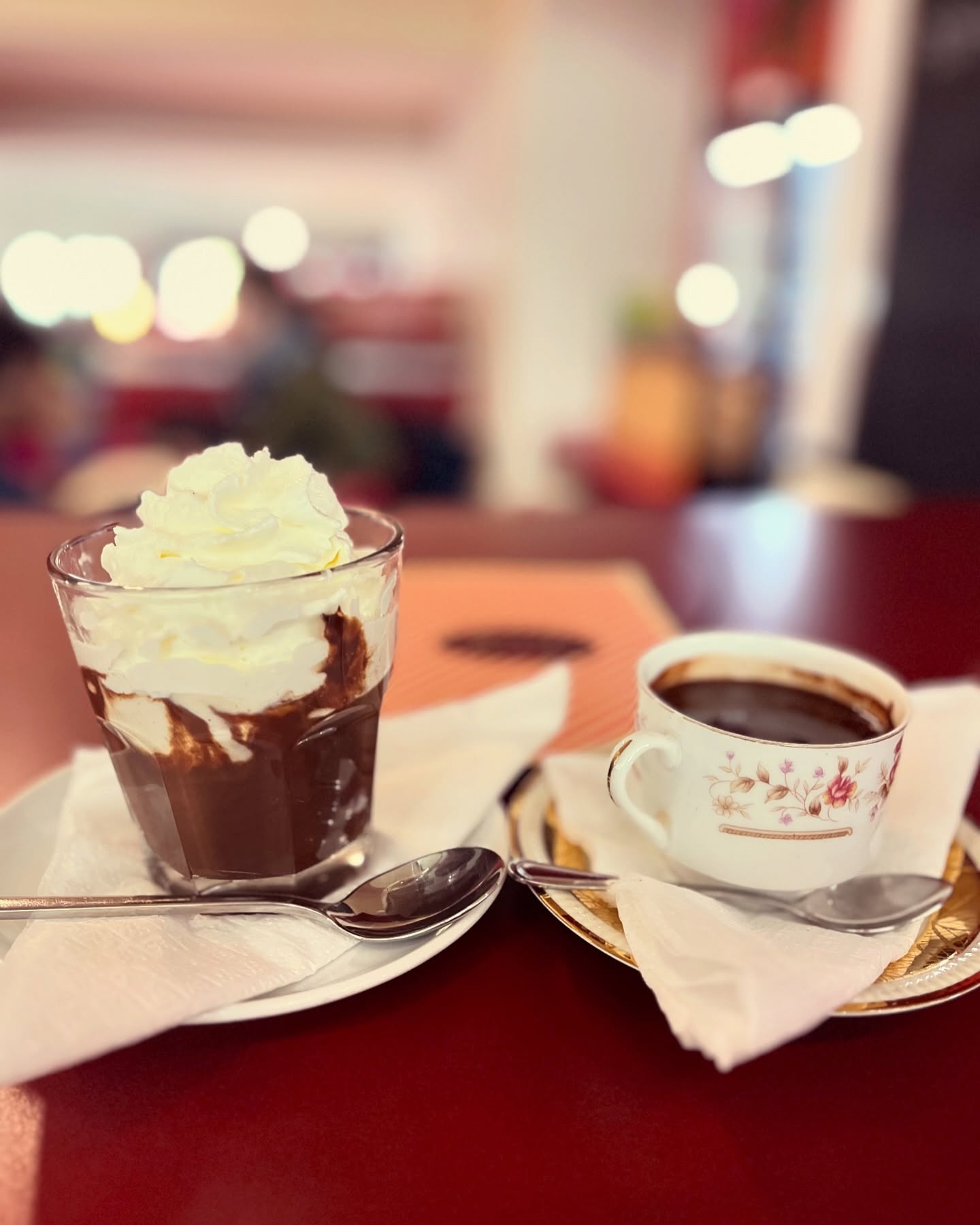 Die beste heiße Schokolade in der Stadt ☕️❤️#brno #winter #heißeschokolade #architecture #ausflugsziel @cokoladovna_minach