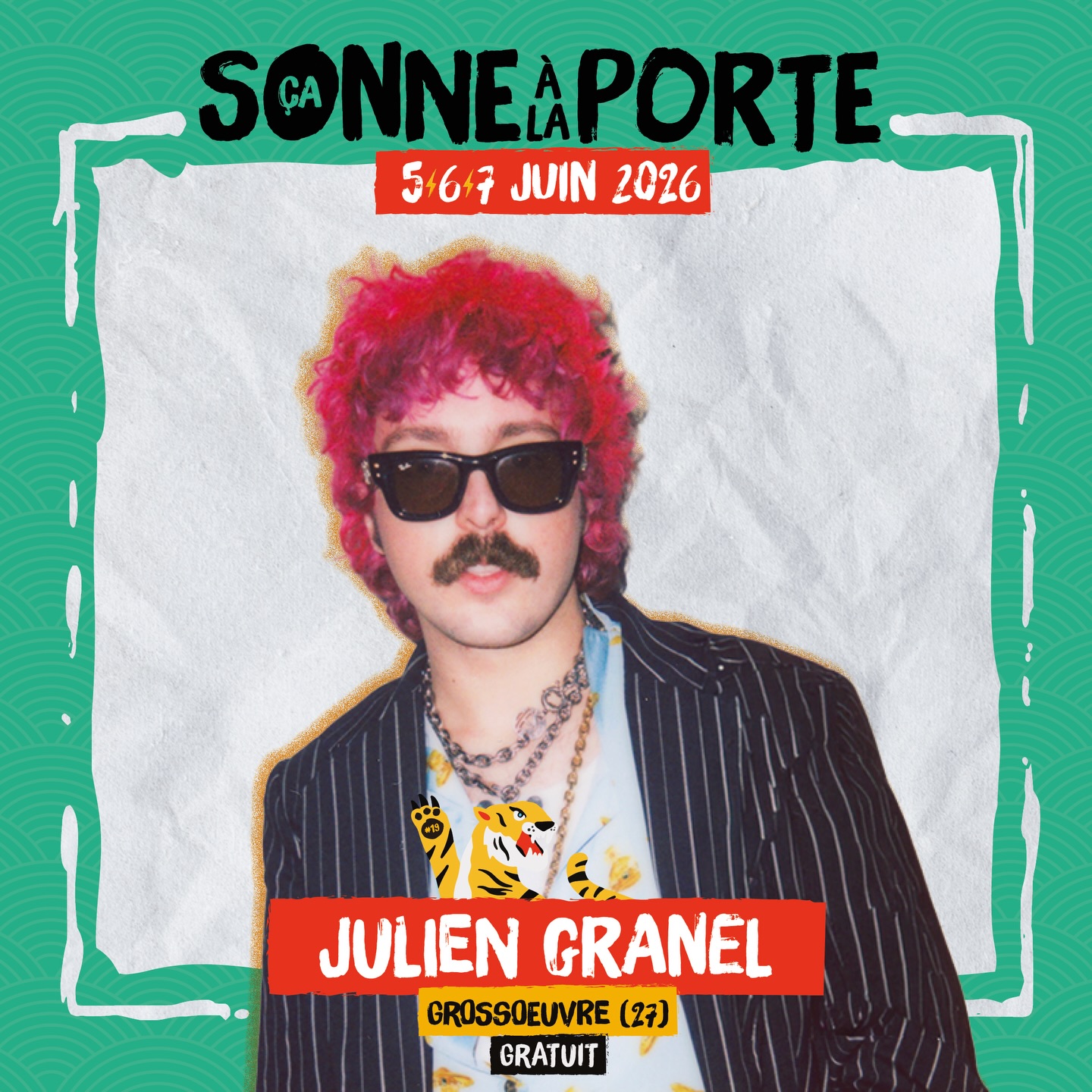 ⚡️💚 FOCUS on Julien Granel 💚⚡️
Moustache de Freddie Mercury, cheveux colorés et Louboutin à paillettes, la personnalité de Julien Granel se décline en musique, entre pop et électro positives. Véritable concentré d’énergie créative, il transforme chaque instant en explosion de couleurs, faisant de son esthétique un prolongement naturel de son univers sonore. Depuis sa découverte fondatrice de Mika à l’adolescence, il n’a eu de cesse d’étoffer un wonderland baroque et chatoyant, alliant le cool et la couleur. Ce moment décisif a ouvert en lui un espace d’expression qu’il enrichit sans relâche, porté par une imagination débordante et une envie constante de célébrer la différence. Fantastique et talentueux, il assure le show en jouant avec toutes les couleurs de la musique et propose des Dj set dansants, composés de French Touch, de funk et de disco. Chaque performance devient une fête totale, un voyage solaire où le public est happé par son énergie vive, sa générosité et son sens unique de la fête.