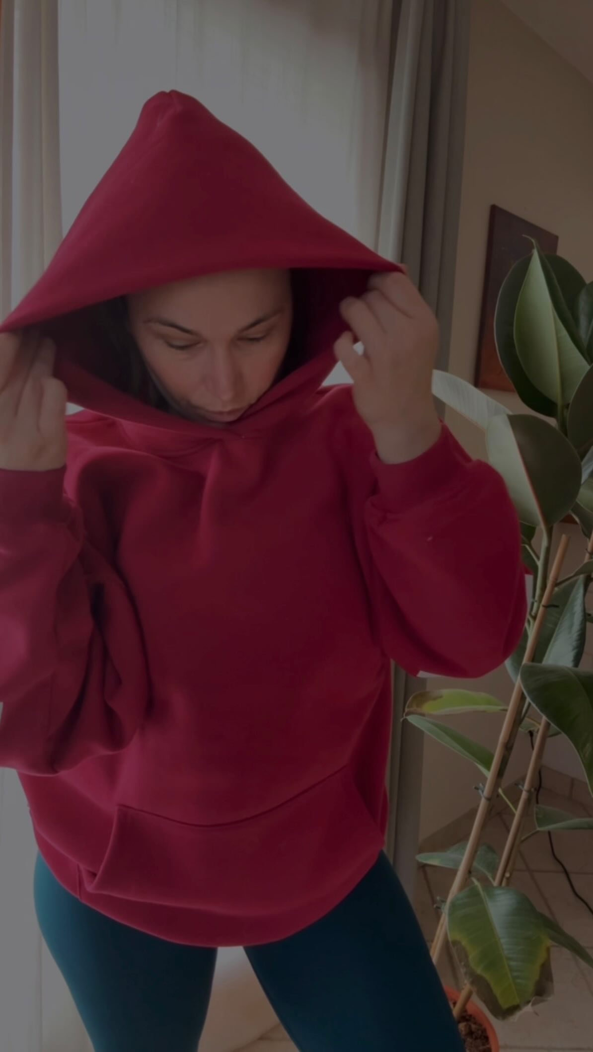 Tu fais attention à ce que tu manges…
Mais tu passes à côté de l’essentiel.
Ce réel, 90% des femmes ne le comprennent pas.
Elles pensent que :
👉 “manger moins = perdre du poids”
Alors qu’en réalité…
ton corps ne fonctionne pas en calories.
Il fonctionne en :
→ hormones
→ inflammation
→ stress (cortisol)
→ digestion
→ métabolisme
Et c’est exactement pour ça que :
❌ tu fais des efforts
❌ tu manges “bien”
❌ tu contrôles tes portions
…mais rien ne change.
Parce que ton corps est en mode survie.
👉 Il stocke
👉 Il résiste
👉 Il ralentit
Et tant que tu ne règles pas ça…
tu peux peser tes aliments toute ta vie, ça ne suffira pas.
C’est là que j’ai compris un truc qui a tout changé :
💥 Ce n’est pas une question de nourriture
💥 C’est une question de fonctionnement du corps
Et c’est EXACTEMENT ce que fait la méthode Blossom :
✔️ Rééquilibrer tes hormones
✔️ Apaiser ton cortisol
✔️ Relancer ton métabolisme
✔️ Réduire l’inflammation
✔️ Réactiver naturellement la combustion des graisses
Sans restriction.
Sans frustration.
Sans te battre contre toi-même.
C’est pour ça que j’ai perdu 19kg.
Et surtout que je n’ai jamais repris.
Si tu te reconnais dans ce que je dis…
Écris BLOSSOM en commentaire 🌺
Je vais t’expliquer exactement comment débloquer ton corps.