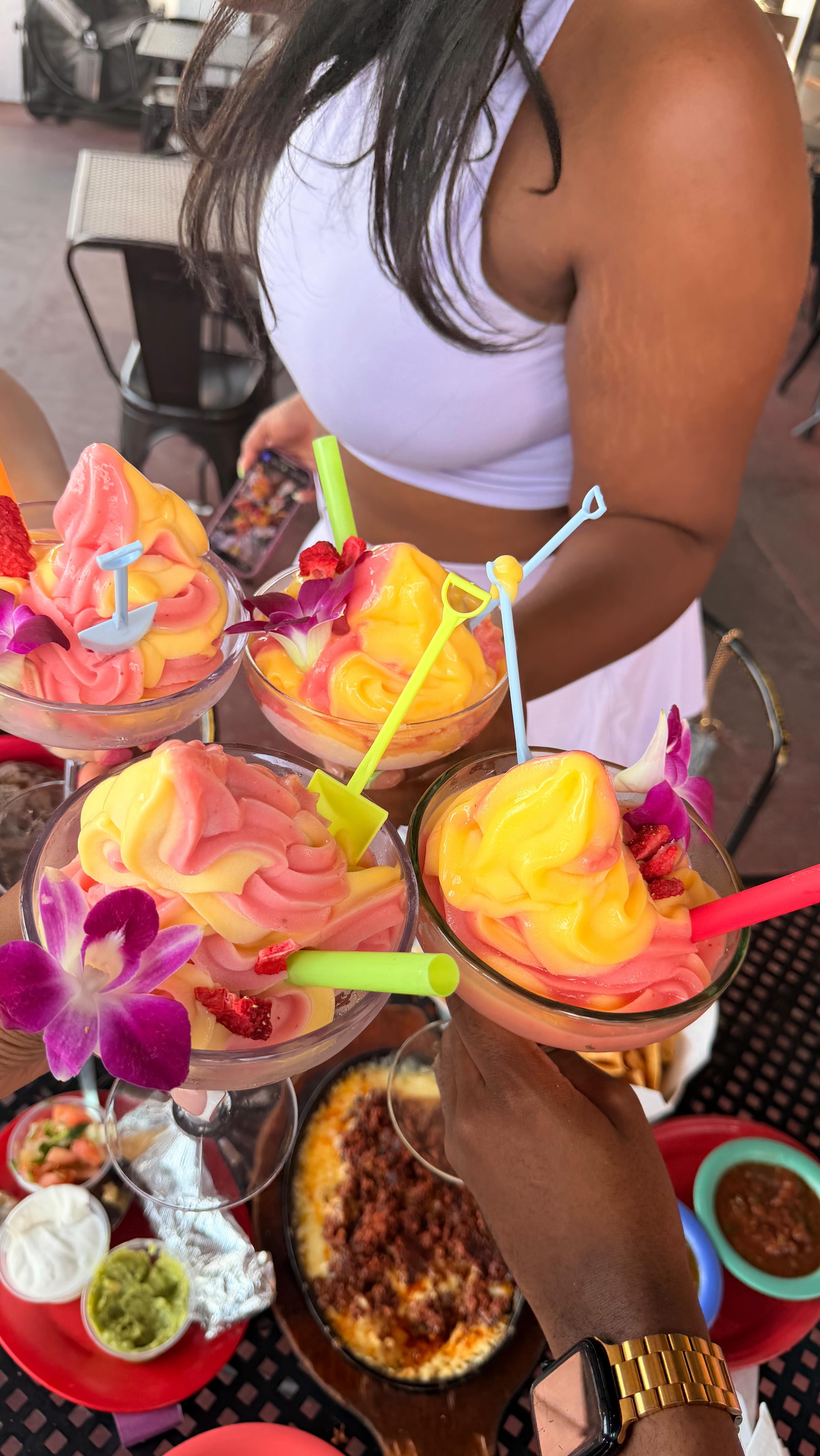 Summer couldnāt come any fasterš¦š & that beef cheese dip was so good! Add a shooter if you like a stronger drink
šMonterreys | Smyrna, GA
#softserve #margaritas #atleats #atlantafoodies #smyrna