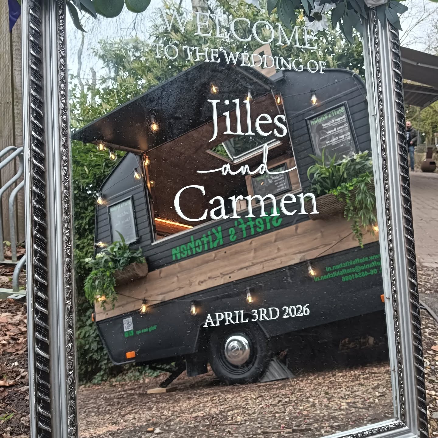 💍🍔 Vandaag staan wij op een prachtige bruiloft! 🍟✨
De liefde wordt gevierd… en wij zorgen voor het eten! ❤️
Vers gegrilde hamburgers, knapperige broodjes en puntzakken met heerlijk verse friet – precies wat je wilt op zo’n speciale dag.
Genieten, lachen en lekker eten… dat is waar het om draait! 🙌
Wij zijn er klaar voor om er samen een onvergetelijk feest van te maken!