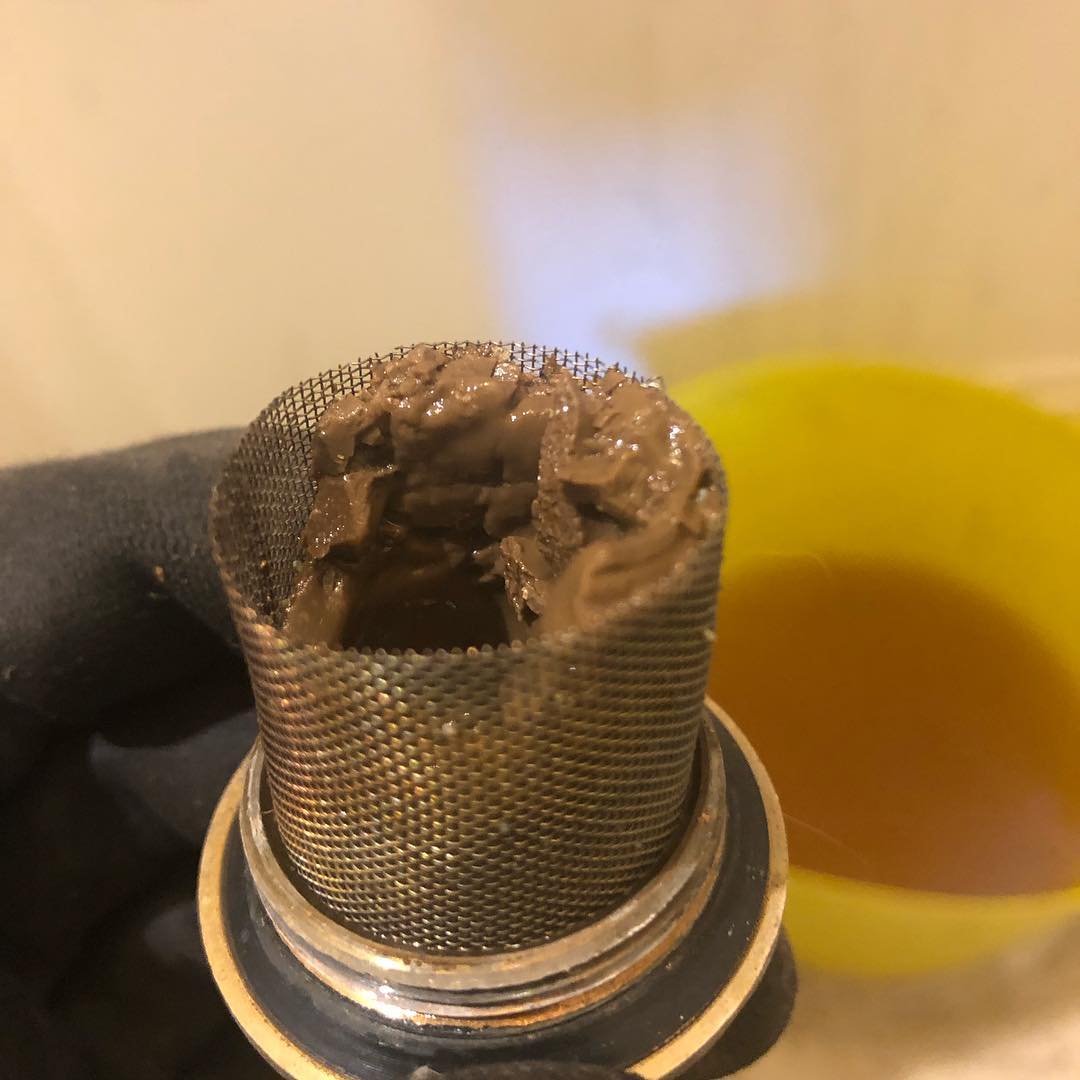 Wonder why this HIU isn’t heating the radiators in this flat 🤔 #sludge #annualservice #callout #plumber #localplumber #gas #heatingengineer