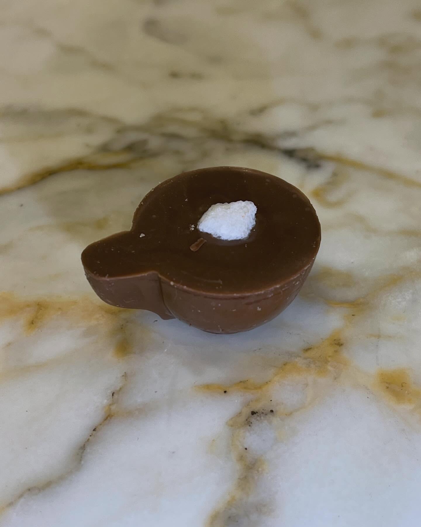 Mother’s Day is just a month away!
Our chocolates go beautifully with any bouquet!
Featured are our Passion Rum and London Fog Triffles.
The Passion Rum Truffle is filled with a passion fruit puree in a dark chocolate rum ganache and wrapped in a sweet white chocolate shell.
The London Fog Truffle is a milk chocolate ganache infused with Earl Grey tea and vanilla in a cup shaped milk chocolate shell with a tiny sugar cube on top.
How will you be celebrating?
#mothersday #mothersdaychocolates #stargazerfinechocolatesandcoffeebar #denverchocolate