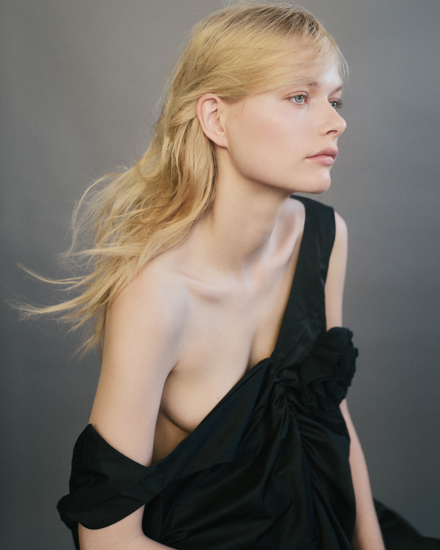 Our hair stylist @kyledavidmalone •blonde• @louise.robert by @taylortupy #lateliernyc #hair #texture #artist #editorial