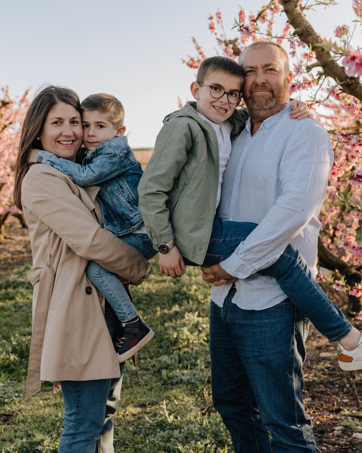 Les sessions familiars són per passar una estona junts, riure, abraçar-vos i guardar un record de l’etapa que esteu vivint.
Els nens creixen molt ràpid i, al final, el que queda són els records de cada etapa viscuda, i gràcies a les fotografies podem tornar-hi sempre que vulguem. 🤍
Si fa temps que teniu al cap fer una sessió en familia, no ho deixeu passar més. Aquestes etapes no tornen.
Una abraçada,
Andrea Pop
🖥️ www.andreapopfotografia.com
✉️ andreapopfotografia@gmail.com
📲 687 69 44 61
.
#andreapopfotografia #lleida #fotograflleida #fotografiafamiliar #fotografadefamilia