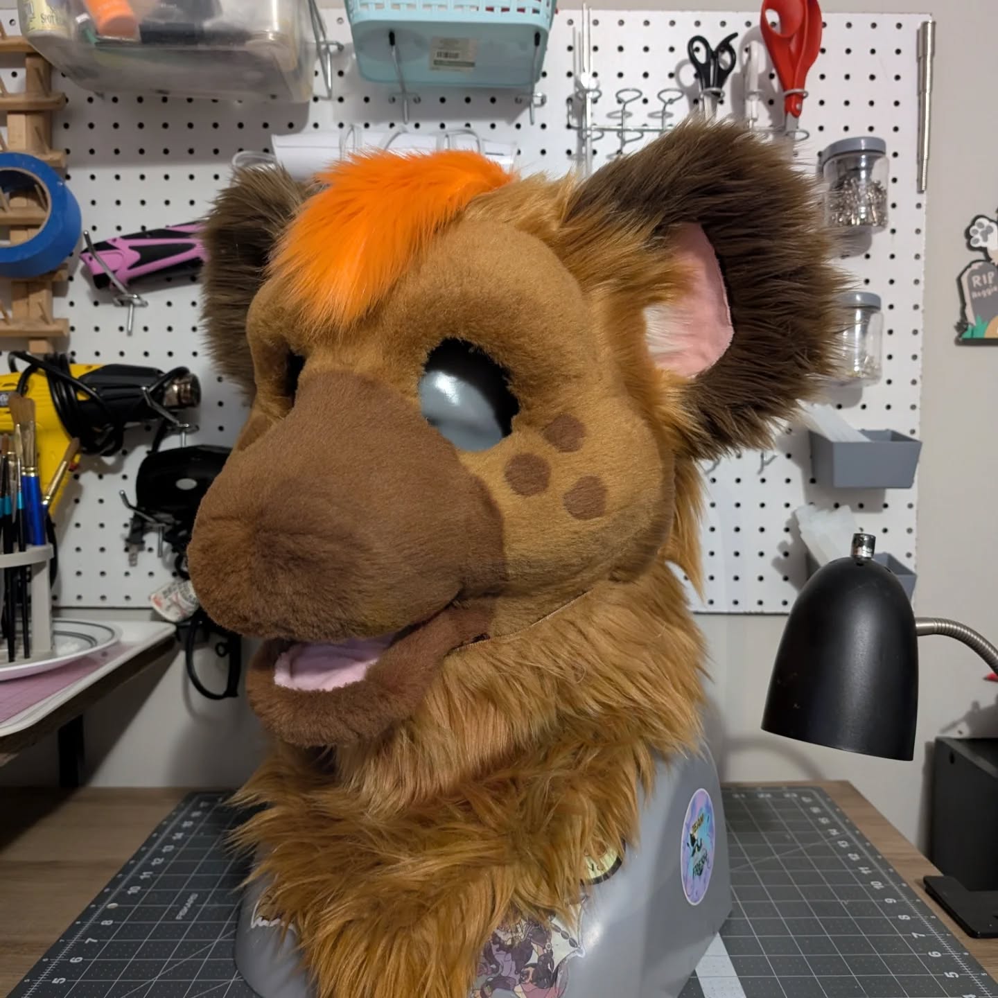 This guy is turning out so cute! Working on closing up the neck/face seam and giving him a nose next! ✨💜
#hyenafursuit #fursuitmaking #fursuitwip #fursuitcommission
#fursuitmaker