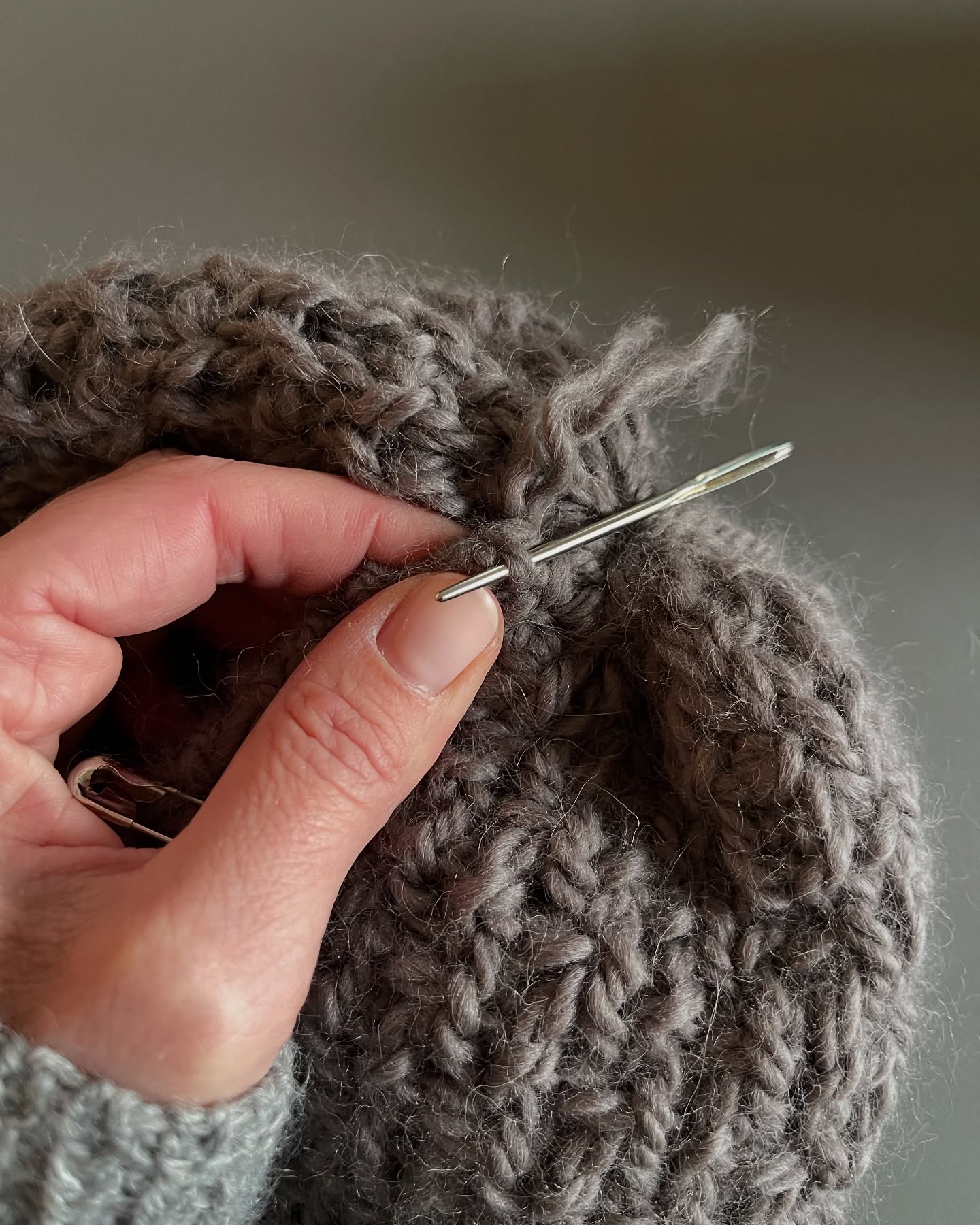 repair service
Schnell ist es passiert und Du hast einen Faden gezogen, ein Mottenloch, die Länge oder die Breite Deines Artikels passt nicht mehr?
Wir helfen Dir gerne weiter. Link in bio.
Grundpauschale CHF 25.-
Nach Erhalt und Prüfung des Artikels teilen wir Dir die anfallenden Kosten mit.
#nieknitwear #repairservice #knitwear #knitwearolten #olten #aarau #bern #zürich #slowfashion #madeinswitzerland #madeinolten
