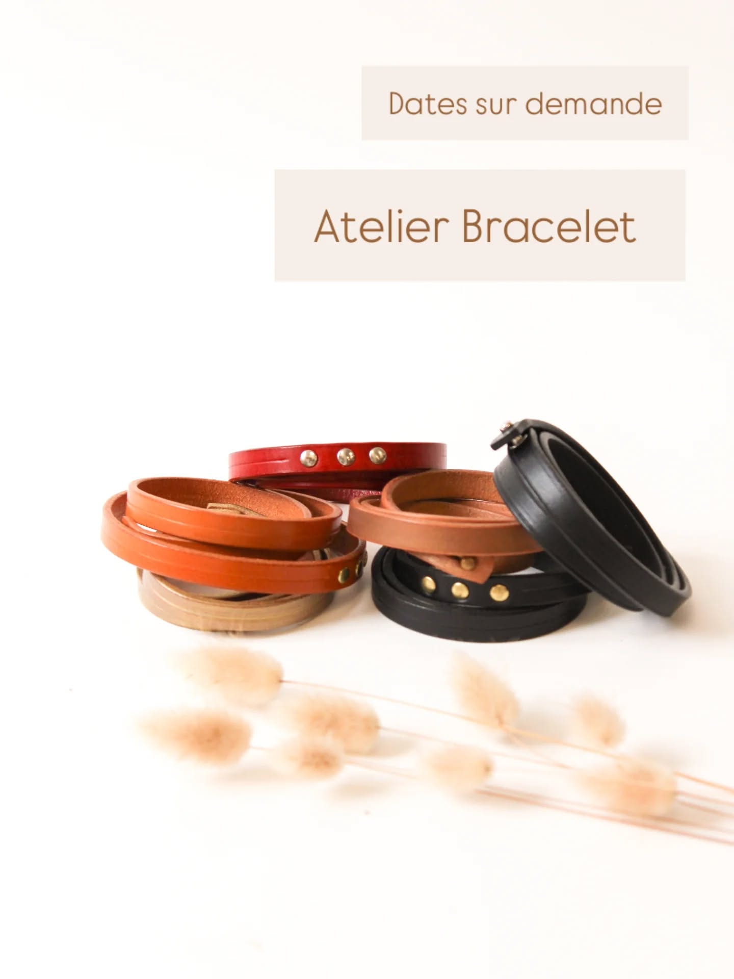 -- Atelier bracelet --
Vivez une expérience unique et créez votre propre bracelet en cuir, entièrement personnalisé
Cet atelier se fait sur demande, idéal pour partager un moment créatif en famille ou entre ami·e·s.
Vous pourrez :
• choisir votre cuir parmi une belle sélection de matières françaises et européennes
• apprendre les gestes du métier — coupe, tracé, emporte‑pièce et préparation
• travailler les finitions pour un bracelet unique
• poser rivets et fermoirs pour repartir avec une pièce qui vous ressemble 👌
Un moment ludique et très gratifiant, pour découvrir la maroquinerie artisanale tout en créant un souvenir à emporter ✨
📅 Réservation sur demande via le site (lien en bio)
A bientôt
Marion
#ateliercuir #braceletencuir #artisanatfrancais #savoirfaire #momentpartage
