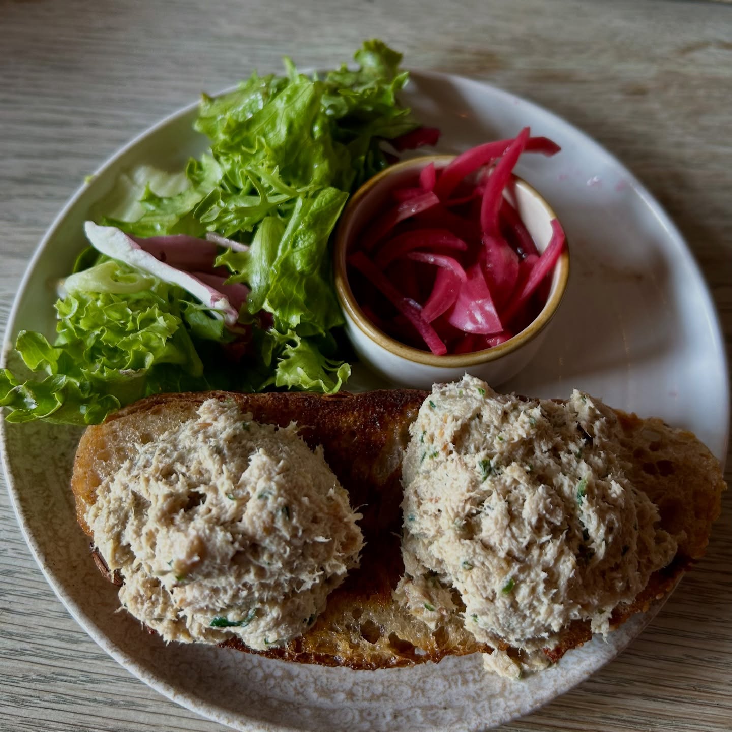 Bit of mackerel pate down Polkerris 🐟🙌 @therashleighinn
#cornwall #cornishfoodie #cornishfood #mackeralpate #cornishmackerel